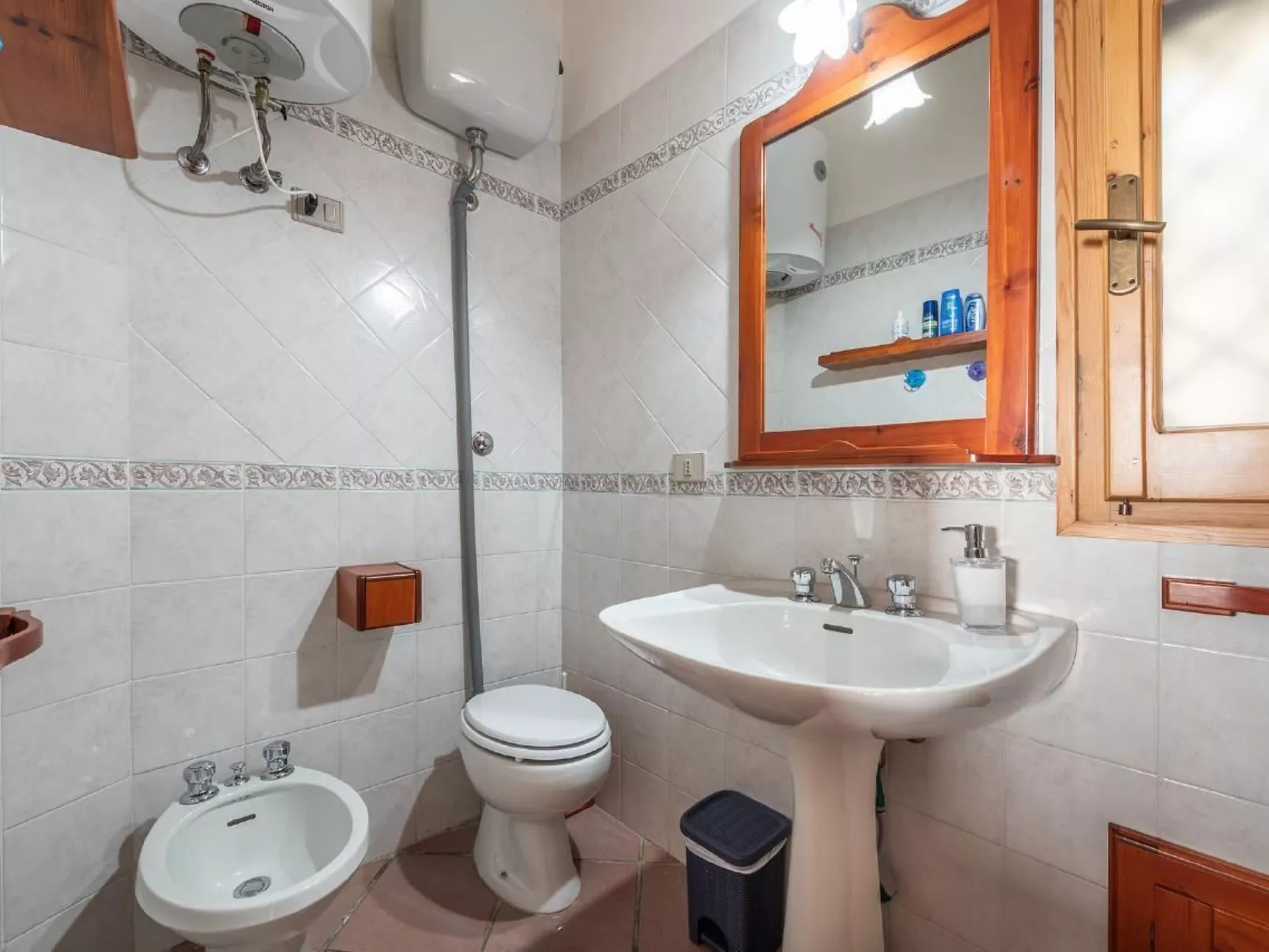 Wohnung in Torre Delle Stelle mit Terrasse und Grill, nah am Strand-Drinnen