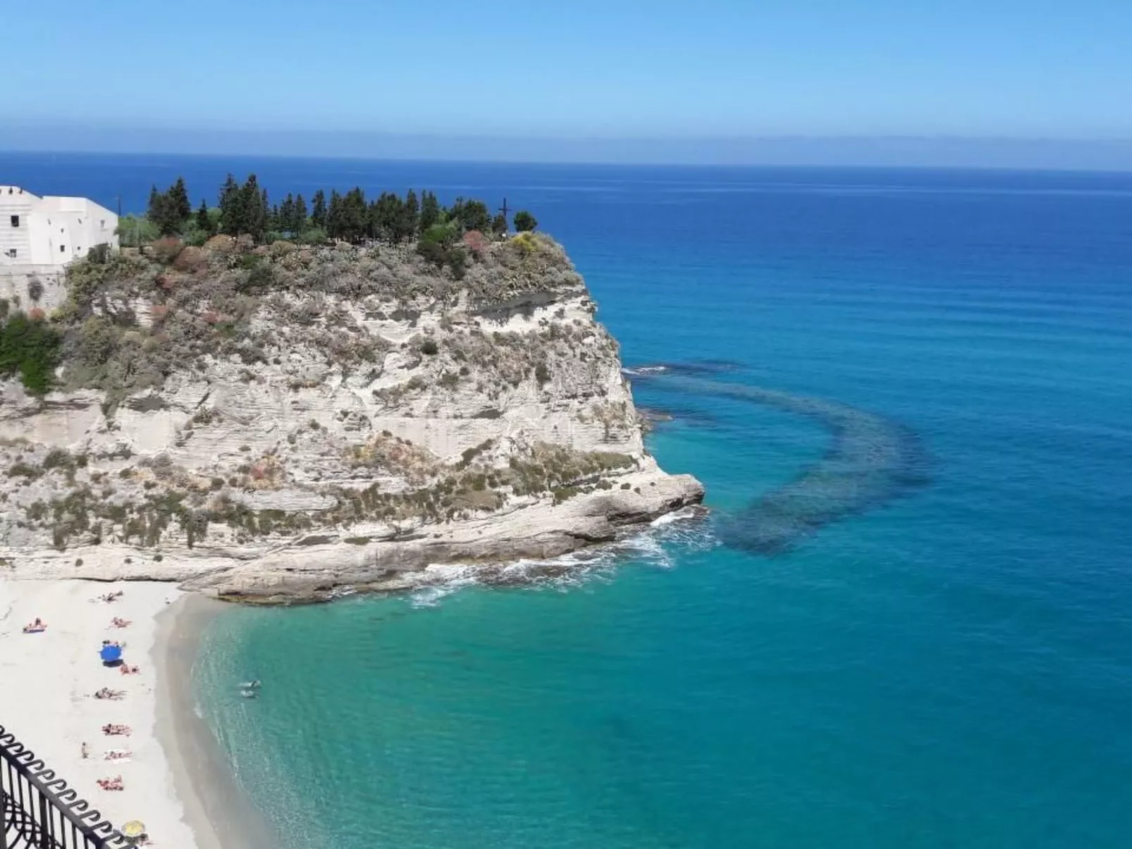 Villa im Grünen mit Schwimmbad und Meerblick-Image-tags.info