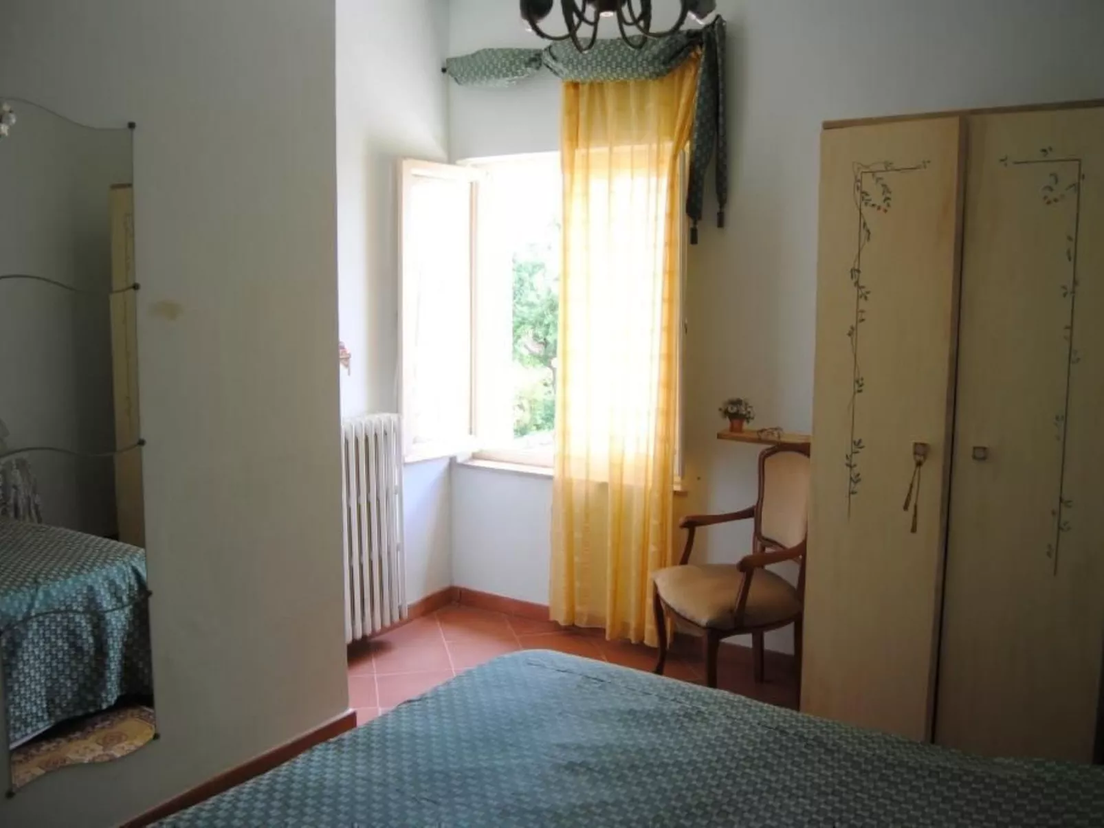 Altes Landhaus mit Schwimmbad und viel Grün-Drinnen