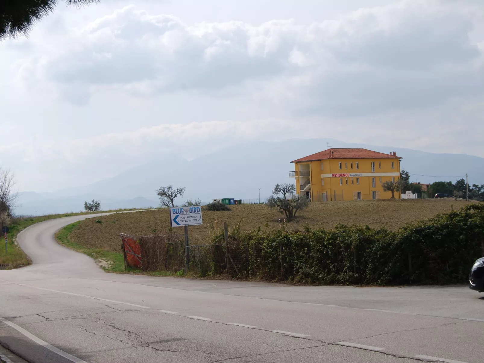 Residenz Borgo Offida mit großem Garten-Outside