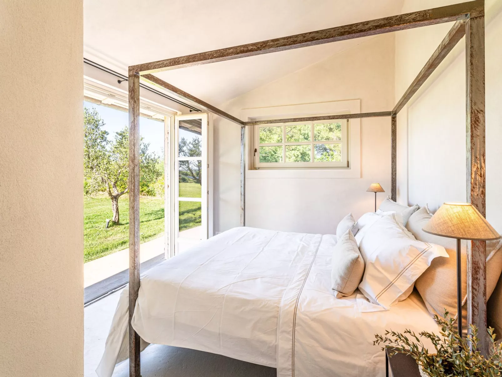 Capalbio Pool-Inside