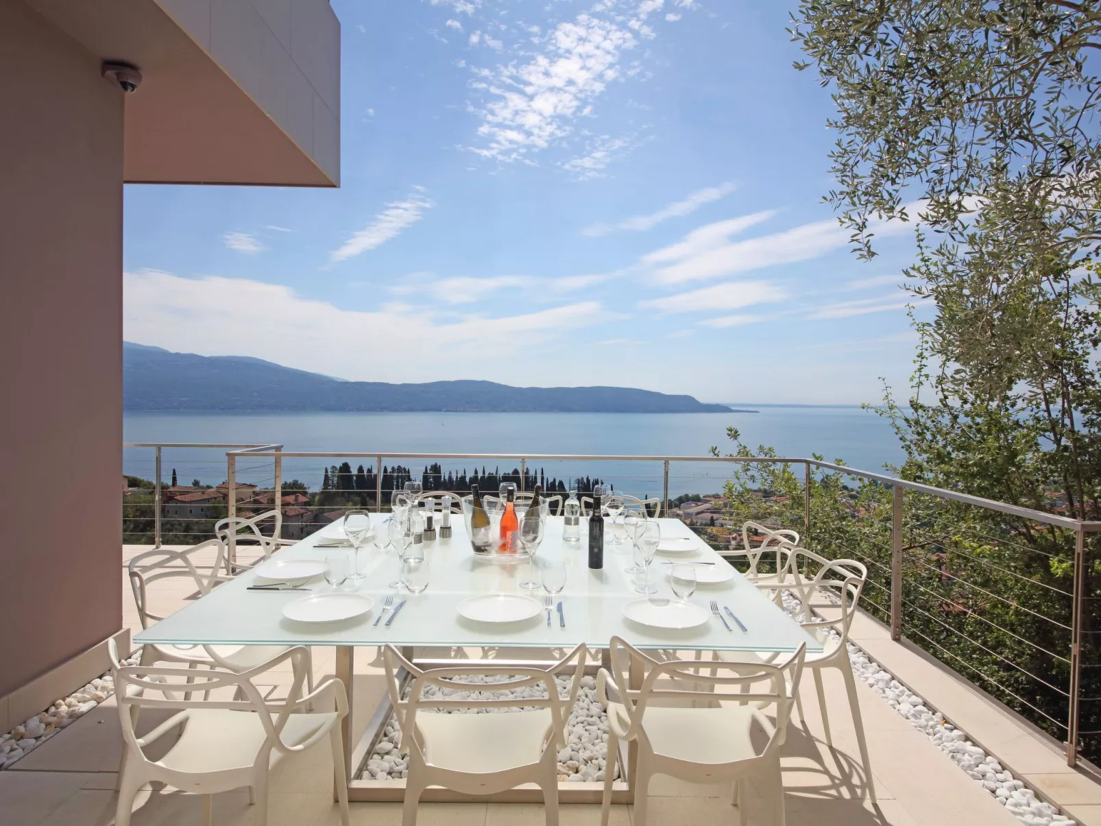 Exklusive Villa Agave mit Seeblick und privatem Pool-Draußen