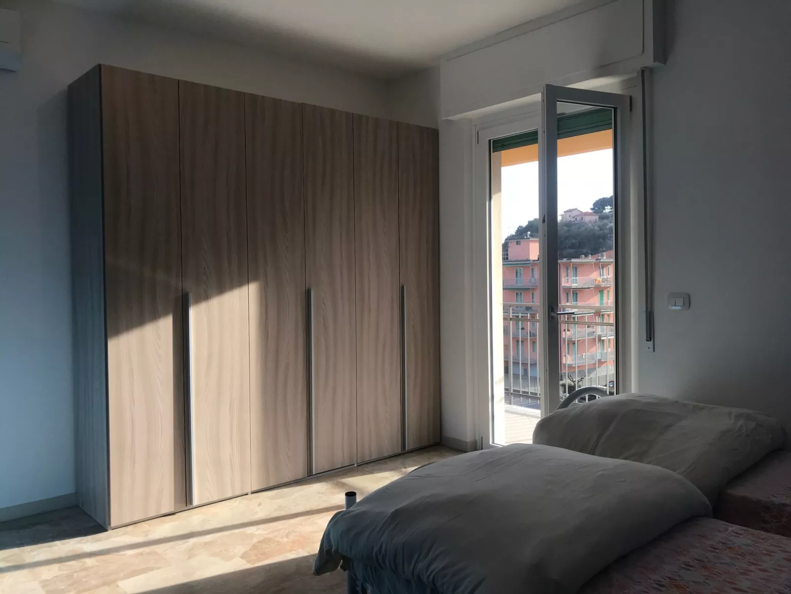 'White' mit Balkon-Image-tags.info