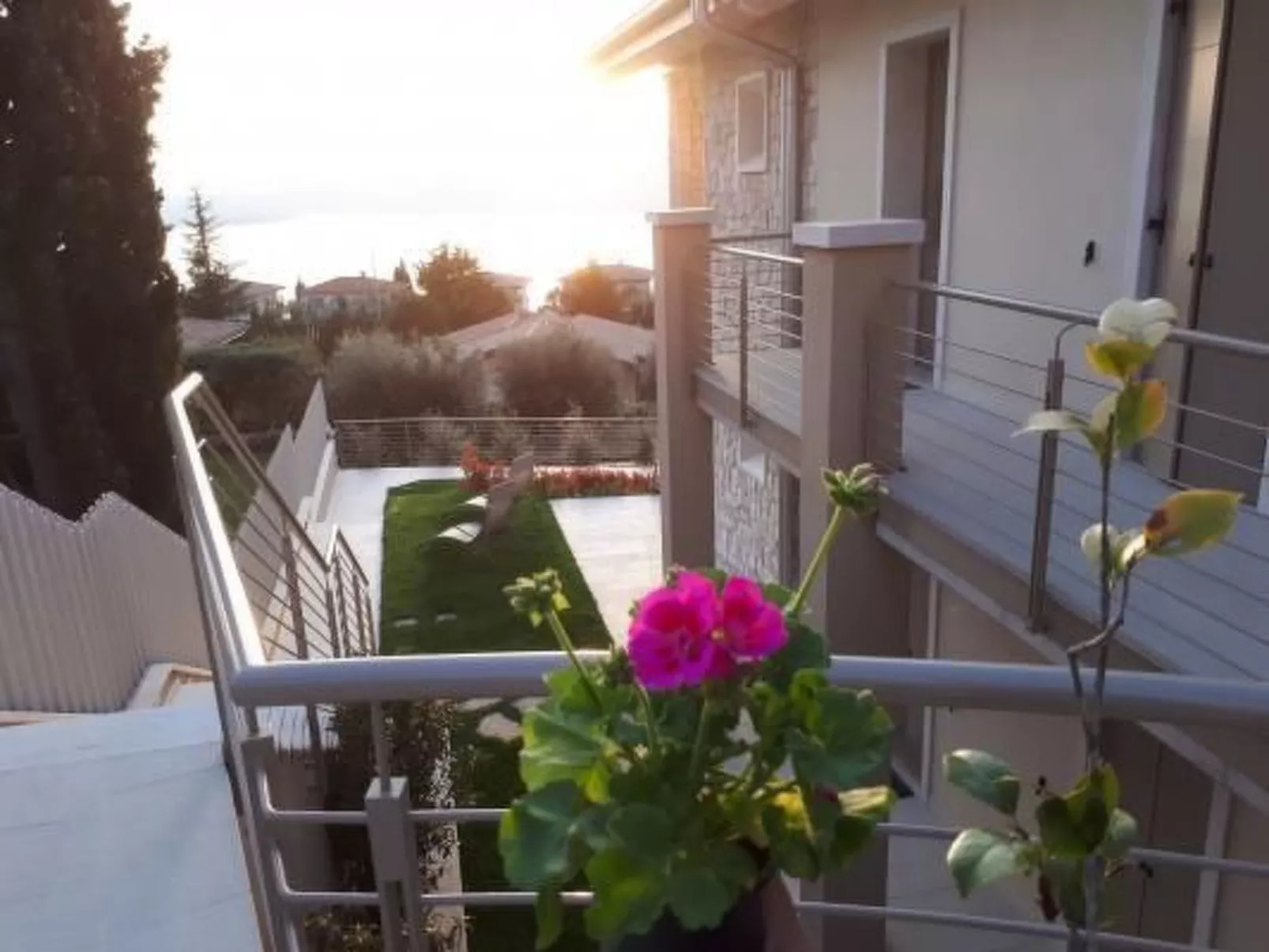 Flacher Sonnenaufgang-Draußen