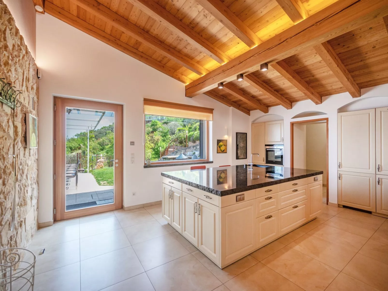 Villa mit schönem Seepanorama und Naturteich-Inside