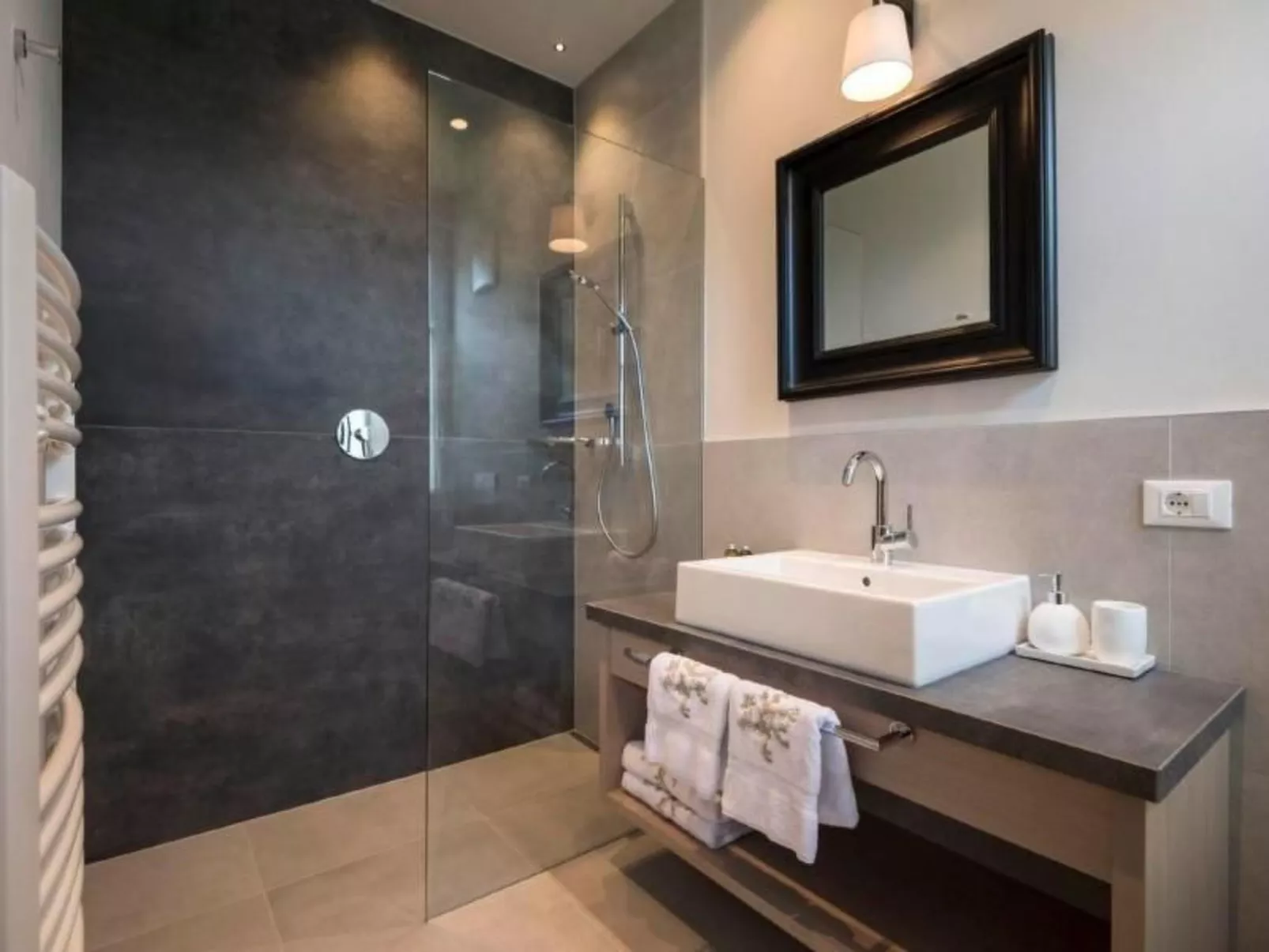 Luxusvilla am Gardasee mit privatem Badesteg-Image-tags.info