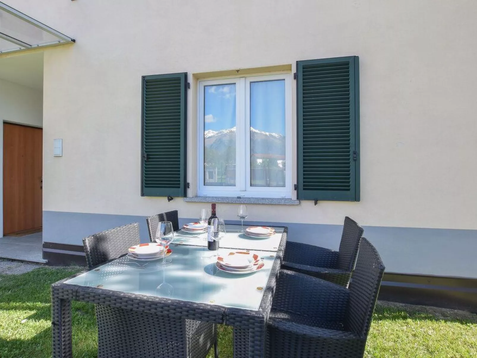 Angenehme Wohnung mit Garten und Pool-Draußen