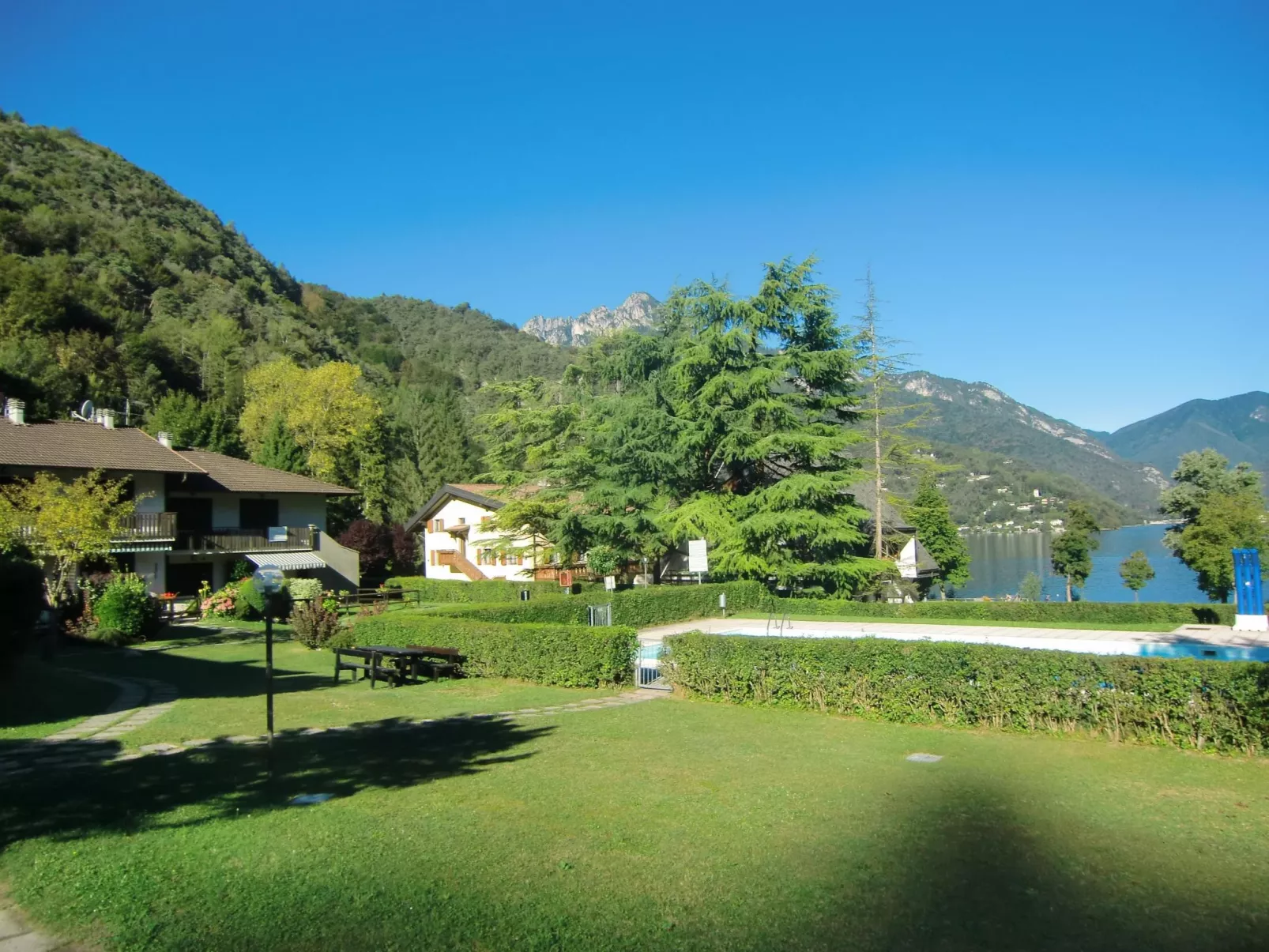 Wohnung mit Pool in der Nähe des Sees-Dedans