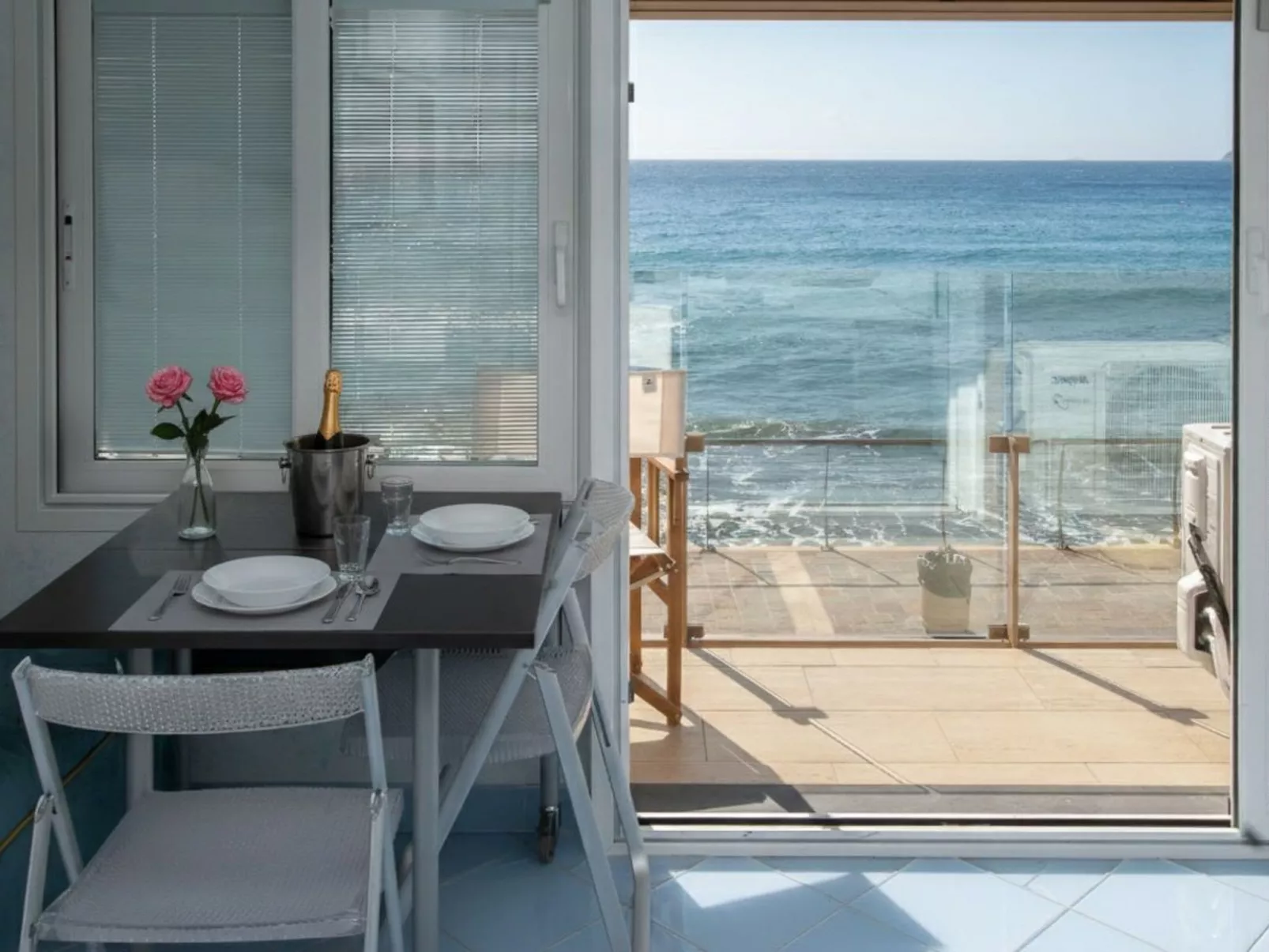 Alba Jachthafen-Dedans