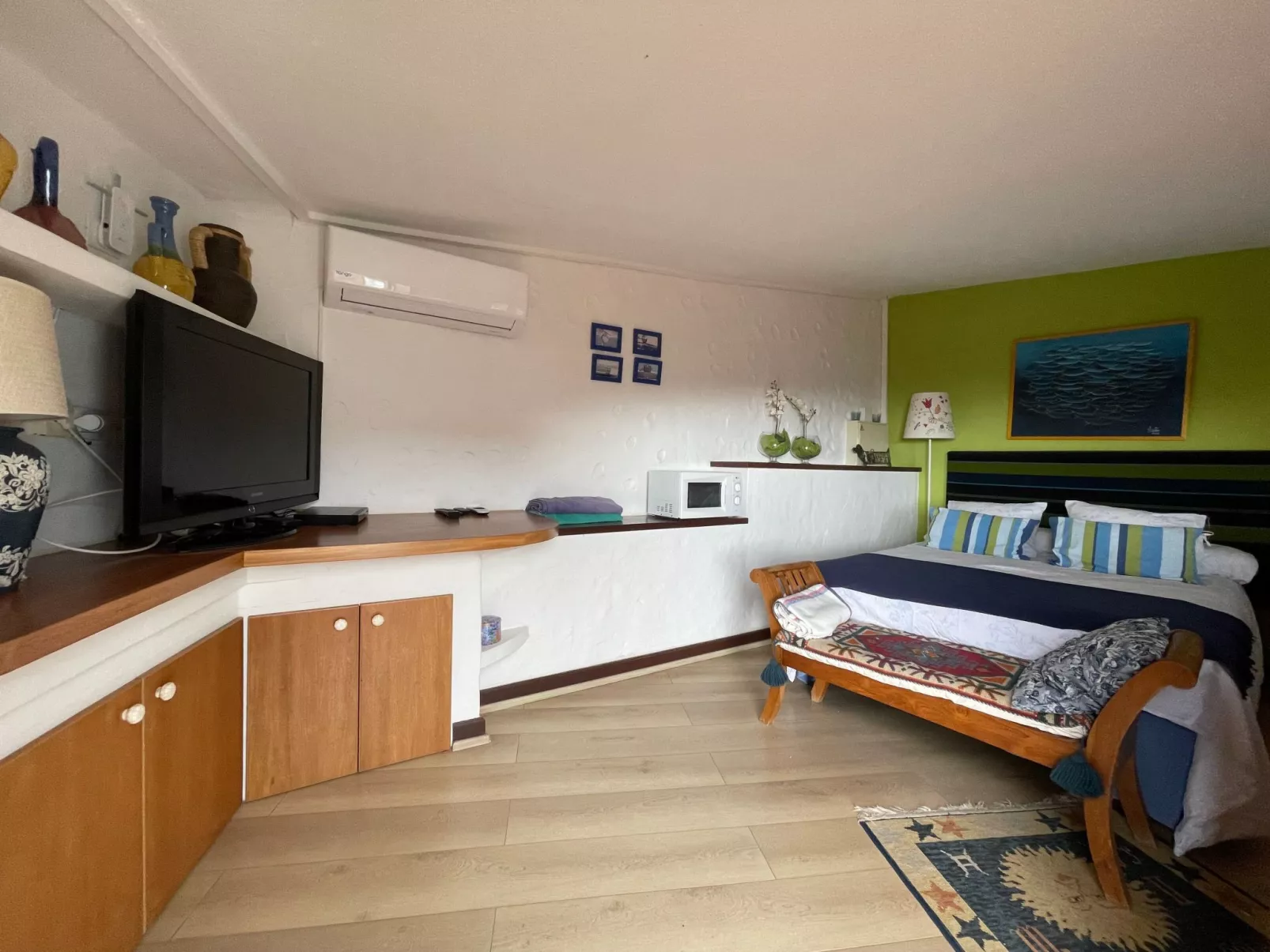 Haus mit Jacuzzi, Blick auf Berge, Meer und Ents-Inside