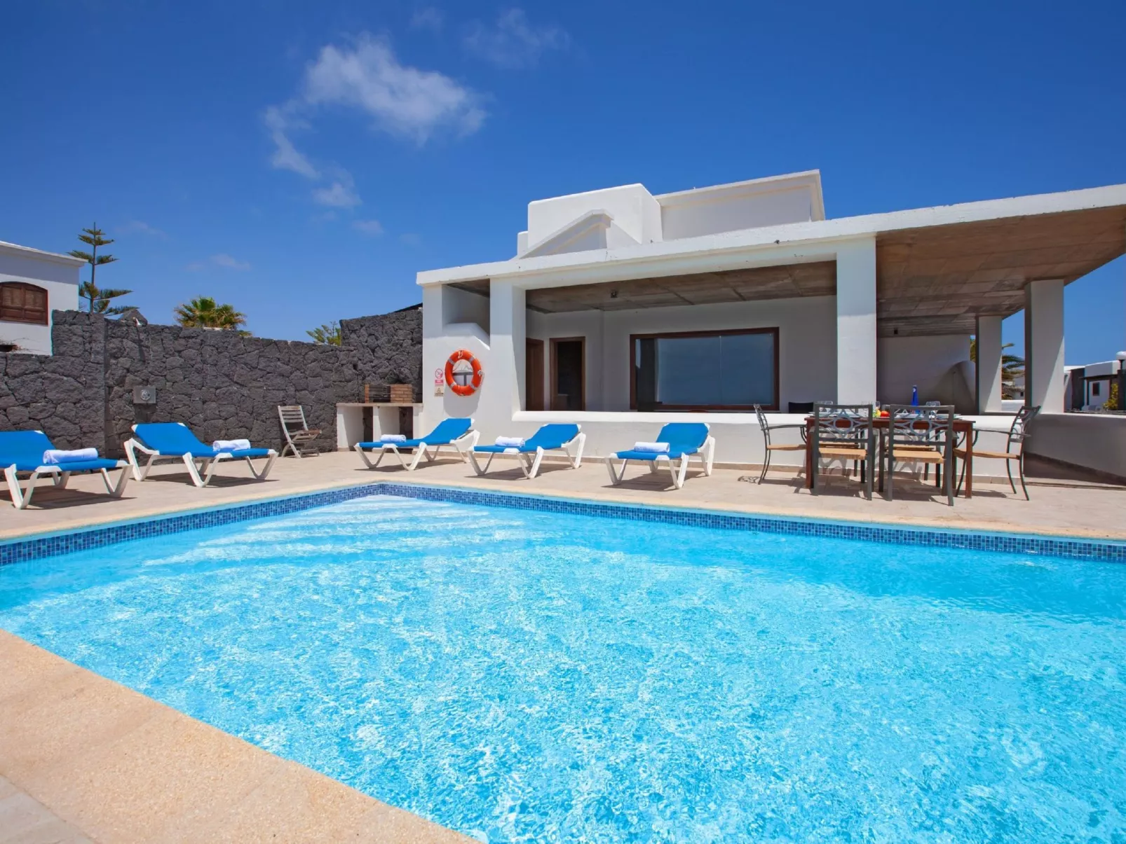 Wunderschöne, umweltfreundliche Villa am Meer-Draußen