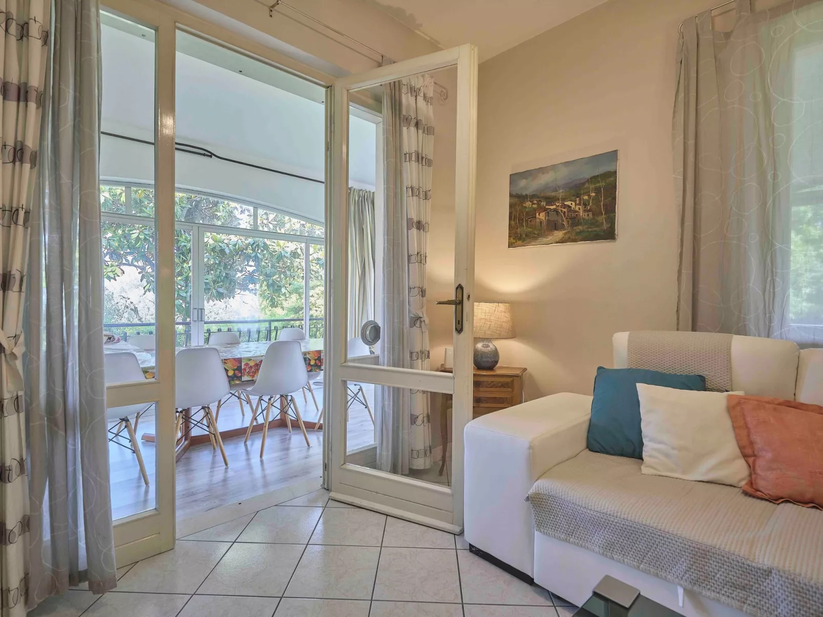 Mit Seeblick und privatem Garten-Inside