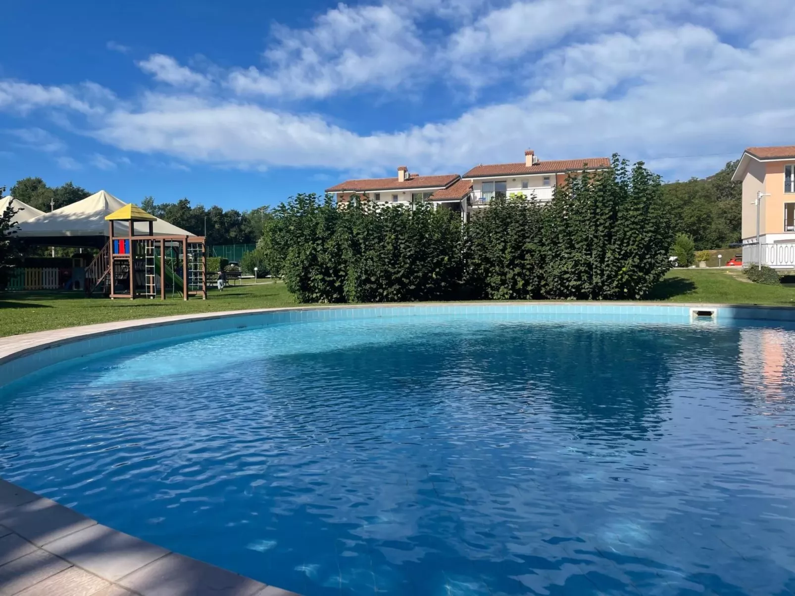 Wohnung in Costermano mit privatem Parkplatz-Dehors