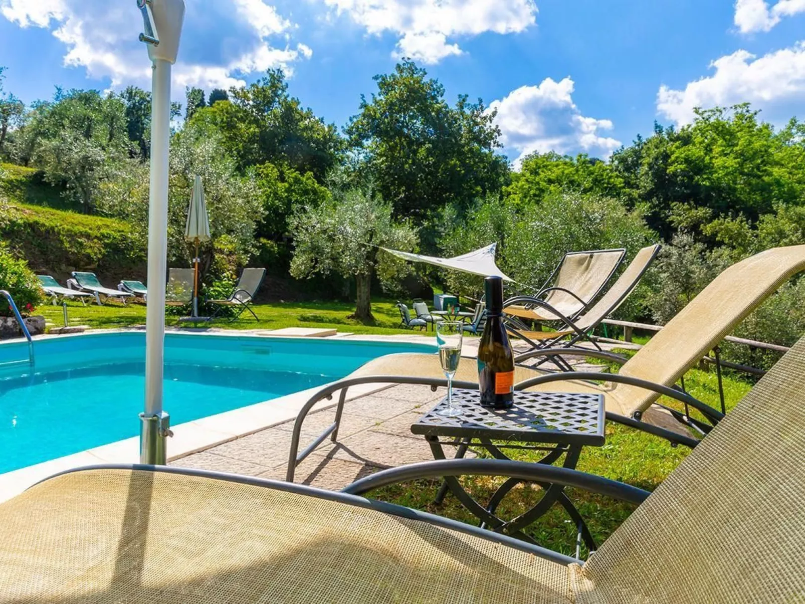 Wunderschöne Ferienwohnung in Monte San Savino mit gemeinschaftlichem Pool, Gar-Outside