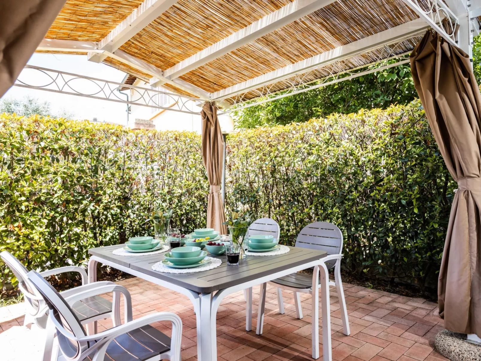 Wohnung mit separatem Eingang und kleinem privaten Innenhof.-Dehors