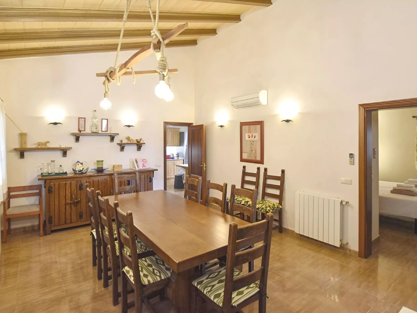 Finca mit großem eingezäunten Pool und Klimaanlage. - Inside