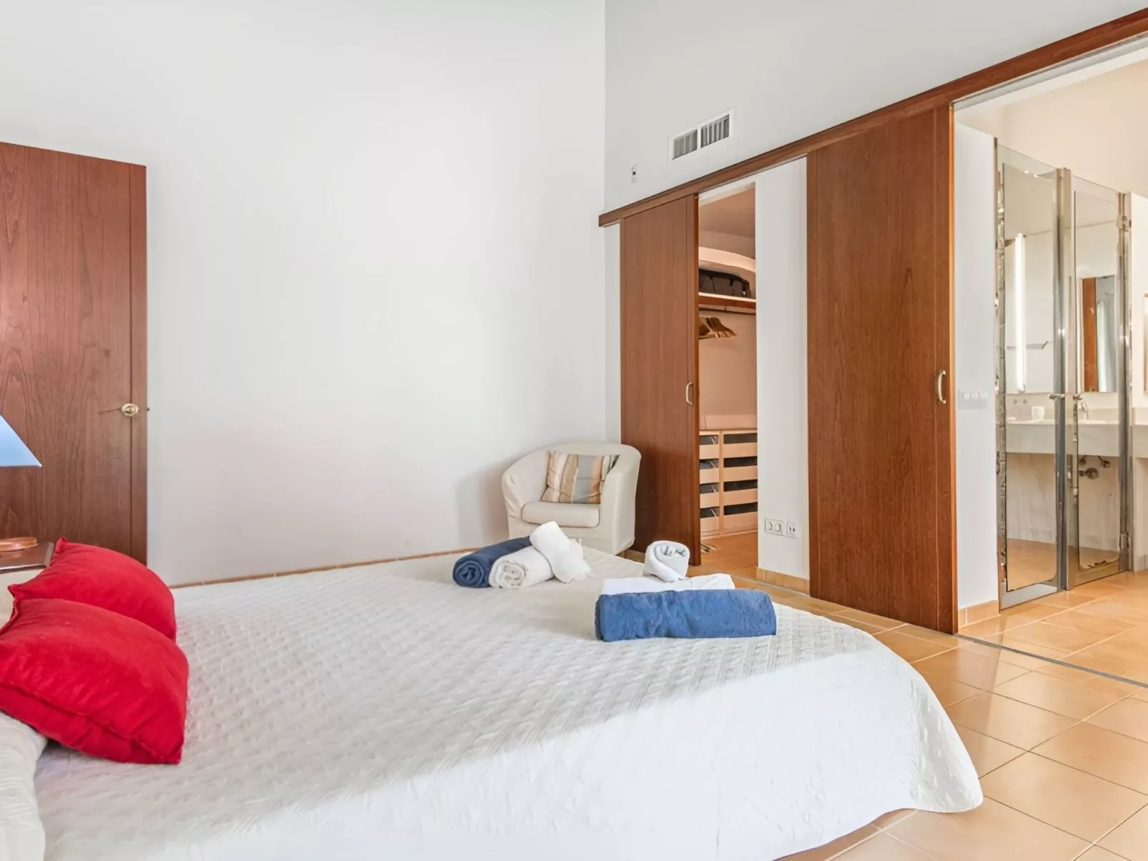 Finca in Meeresnähe mit Schwimmbad und Kinderbecken-Drinnen