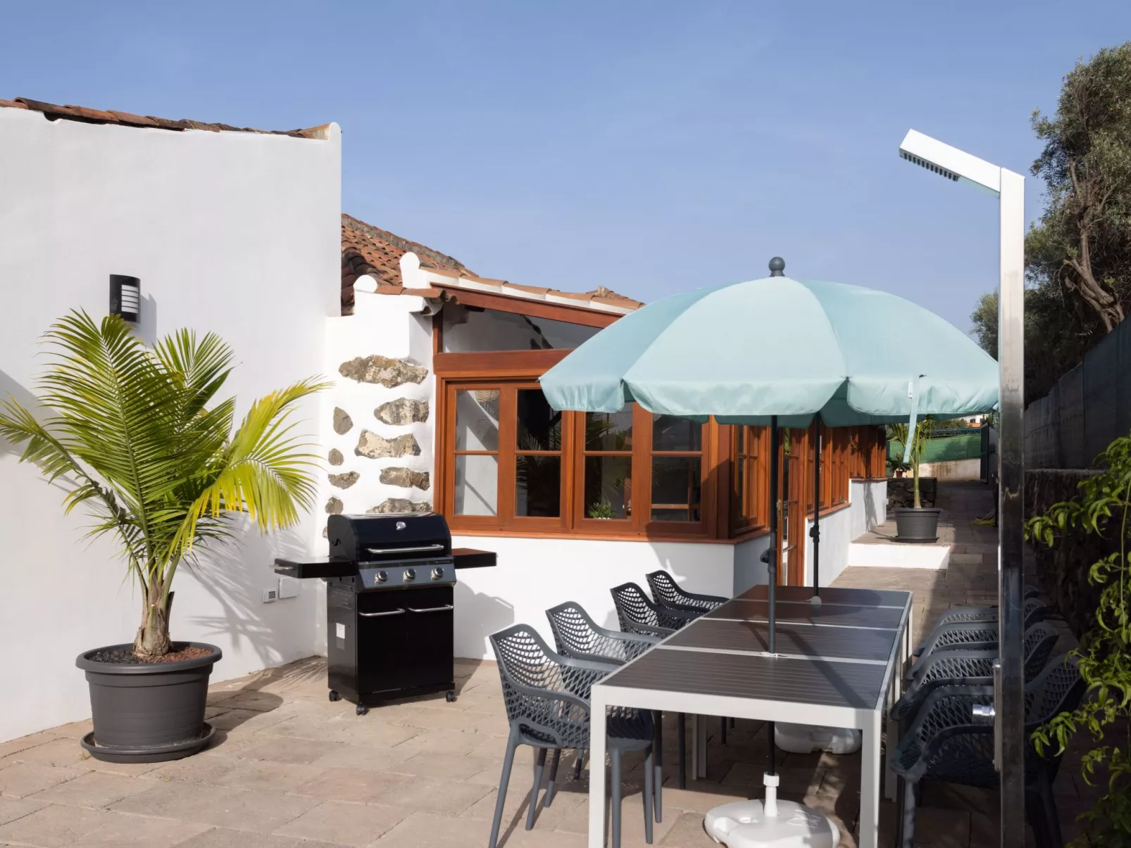 Cruz de los Martillos-Outside