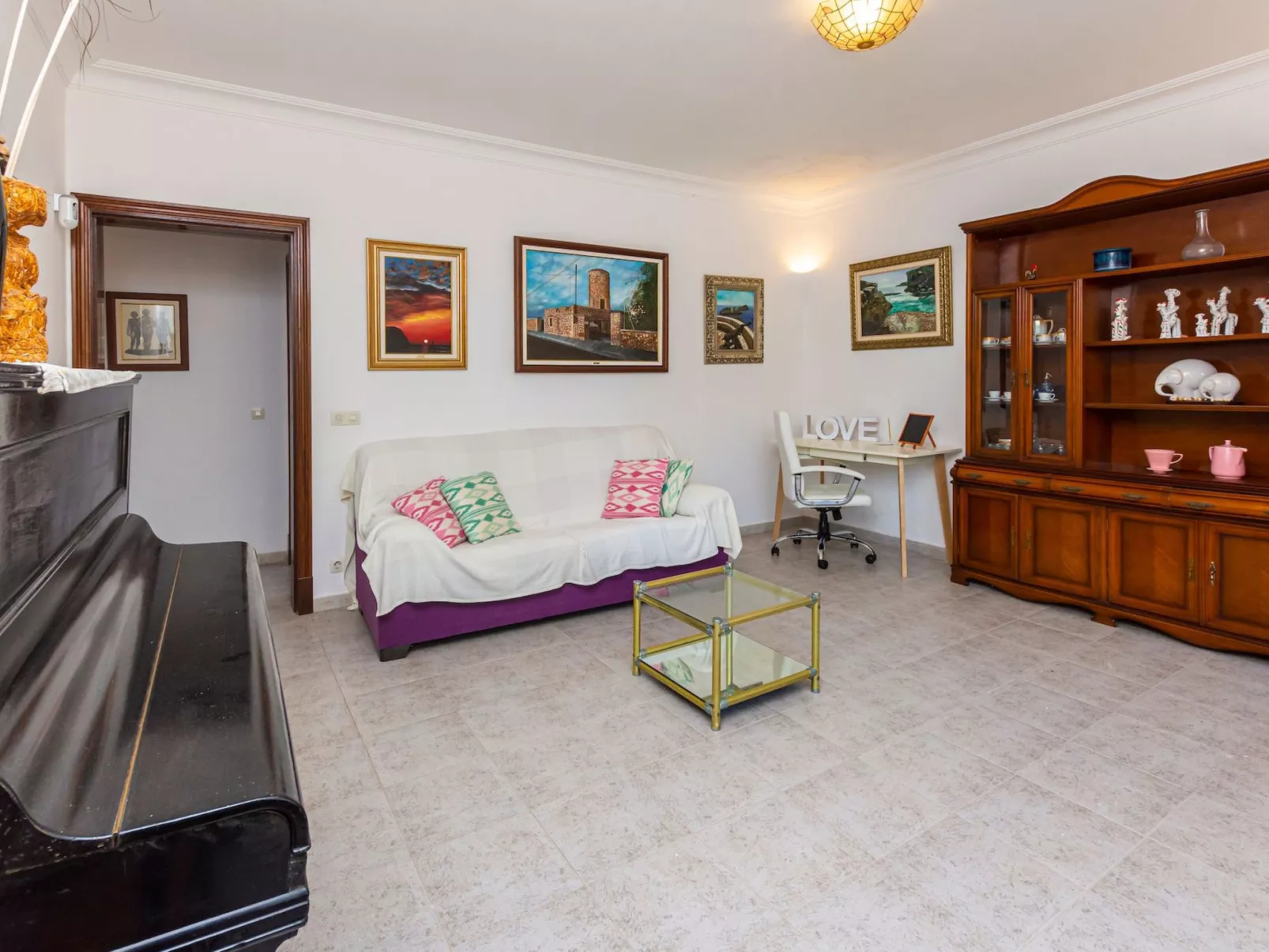 Villa Moli de Ca n'Orell-Inside