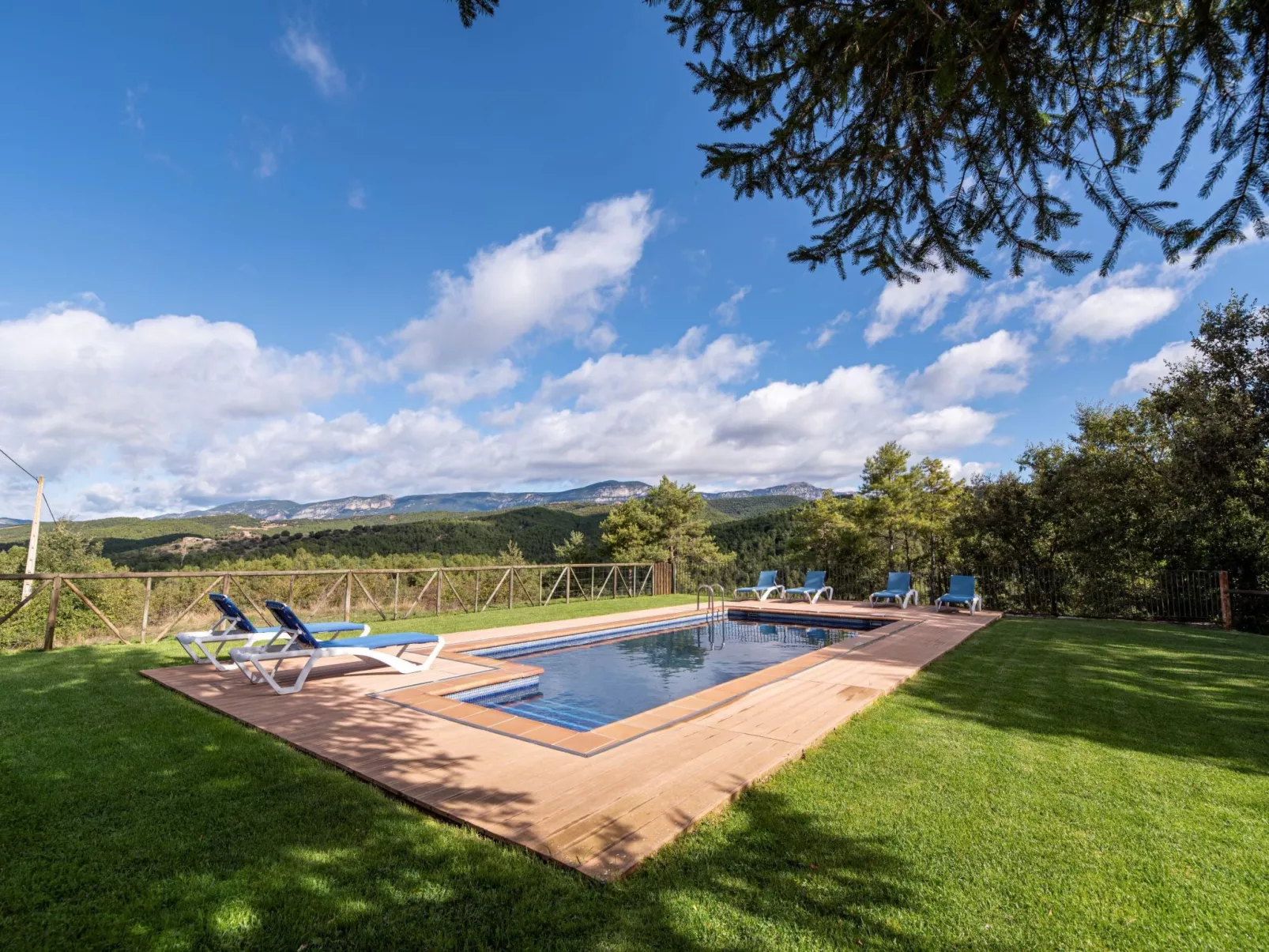 Mit privatem Pool-Outside