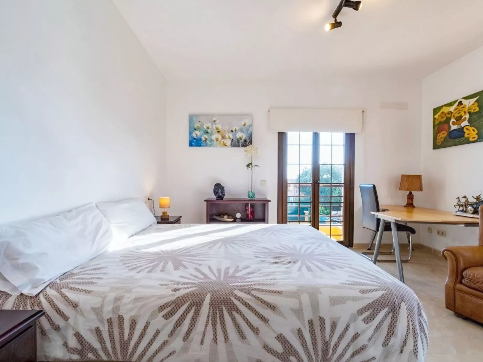 Schöne Villa mit Pool in der Nähe des Strandes-Drinnen