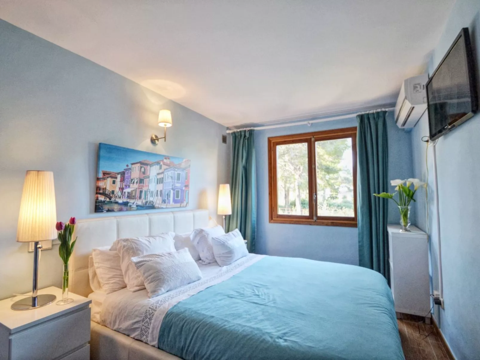 Schöne Villa mit Pool und Garten-Image-tags.info