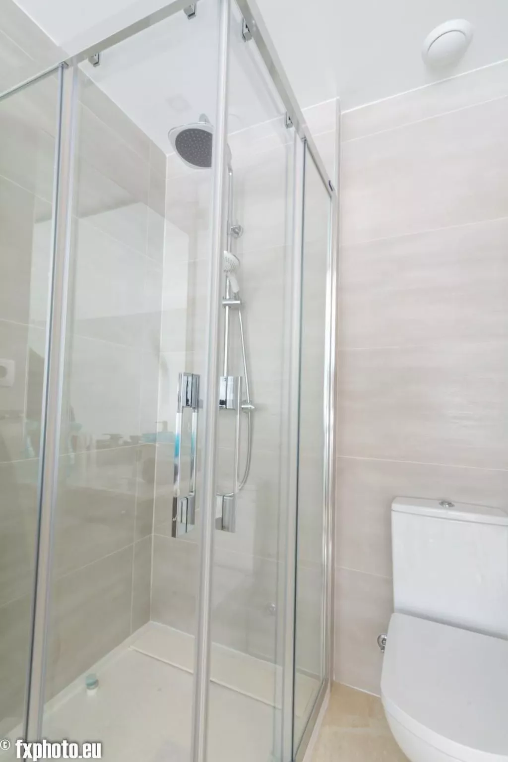 "Sunny Villa" mit Schwimmbad-Dedans