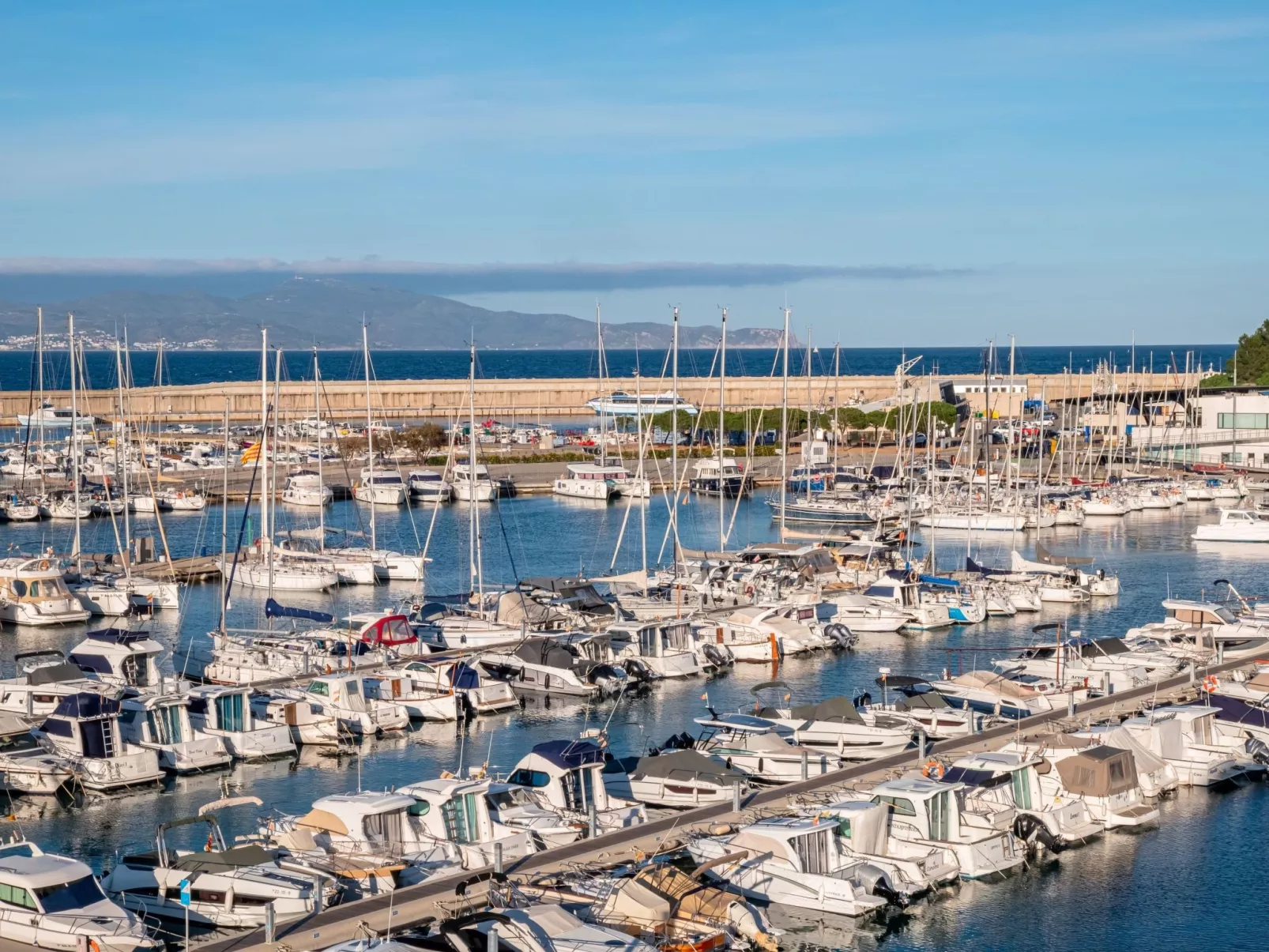 Costabravaforrent Marina, schöne Wohnung in erster Meereslinie-Dehors