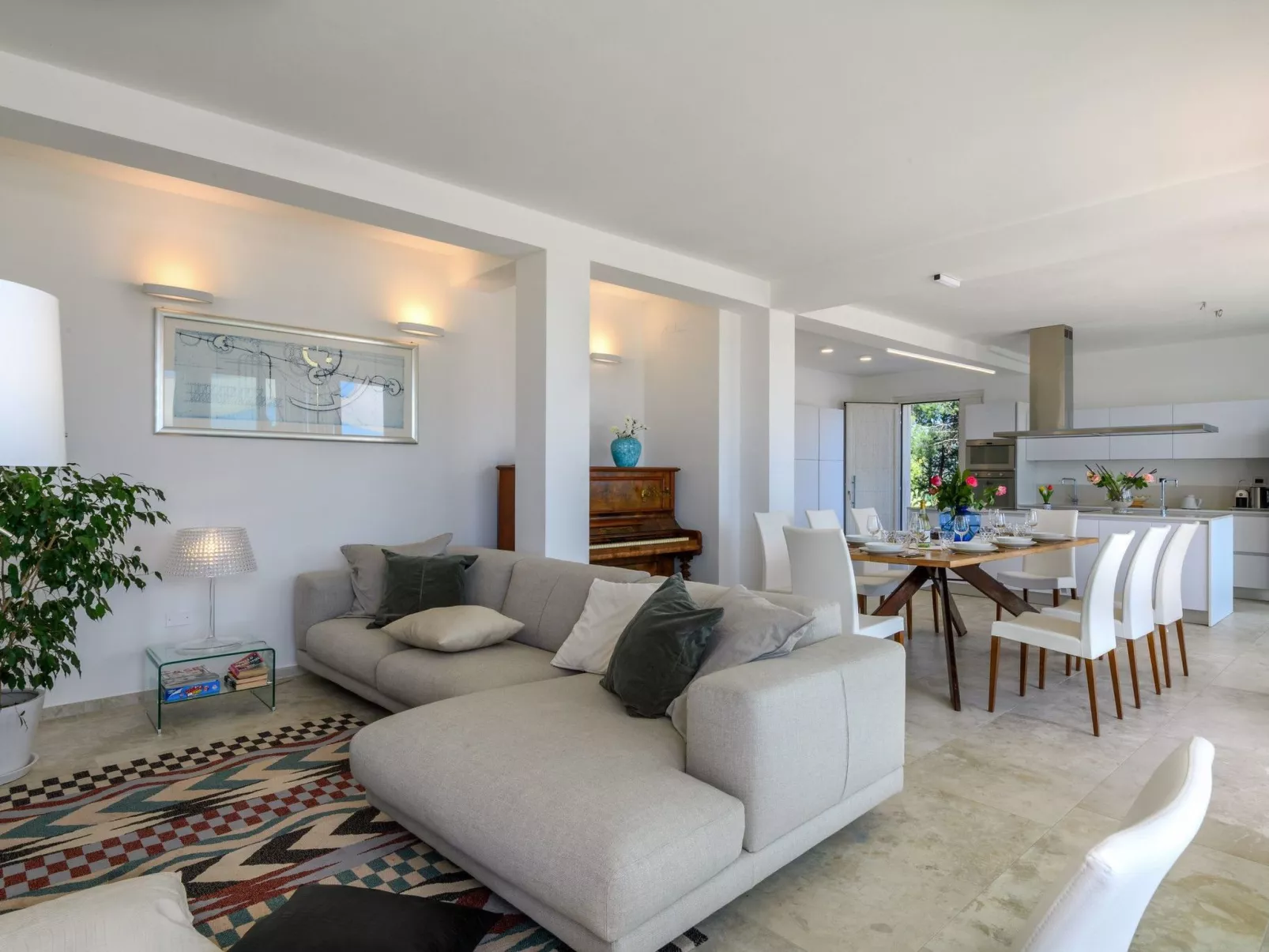 Villa Montefalcone, Außen- und Innenpool-Dedans