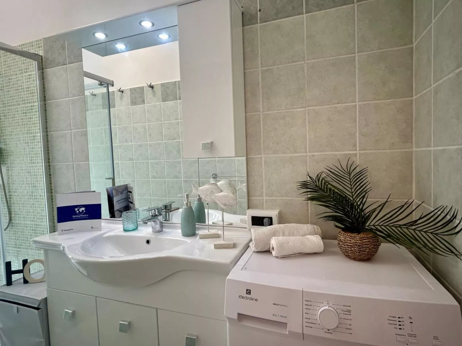 Blue Beach by Holiday World-Inside