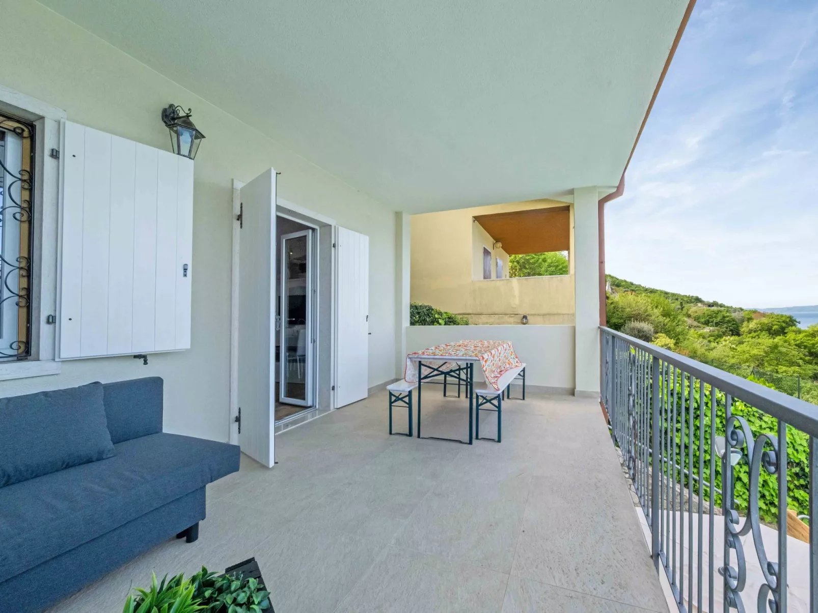 Privater Pool und herrlicher Seeblick-Drinnen