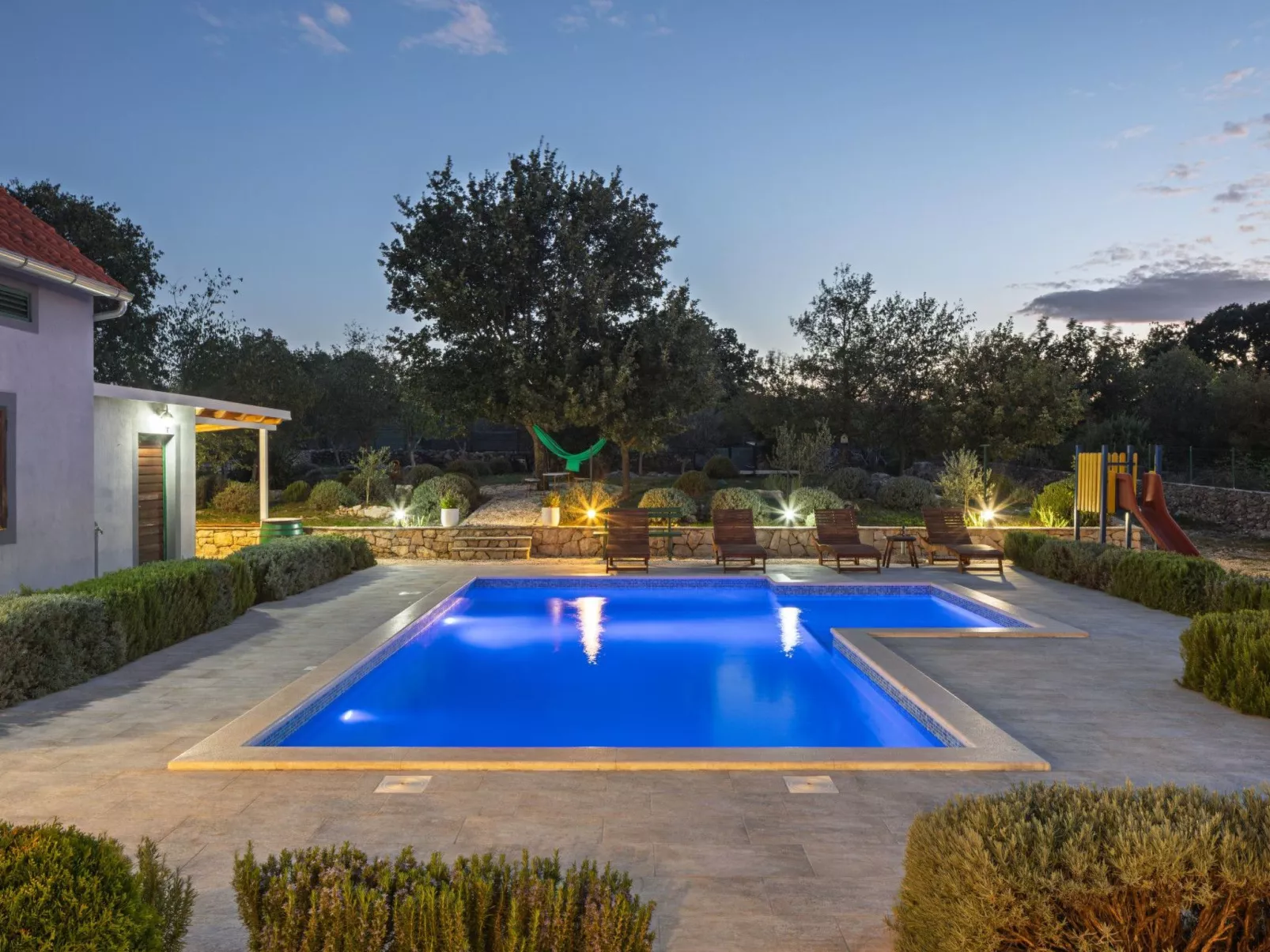 Villa Mirkov San-Dehors