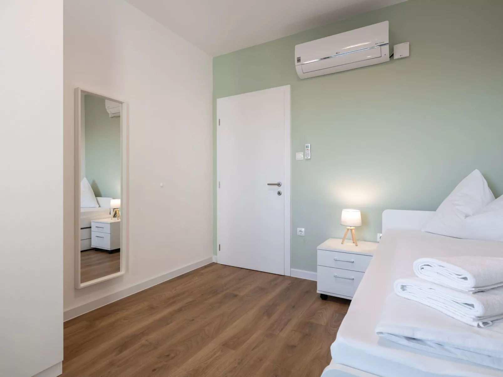 Unknown Accommodation-Dedans