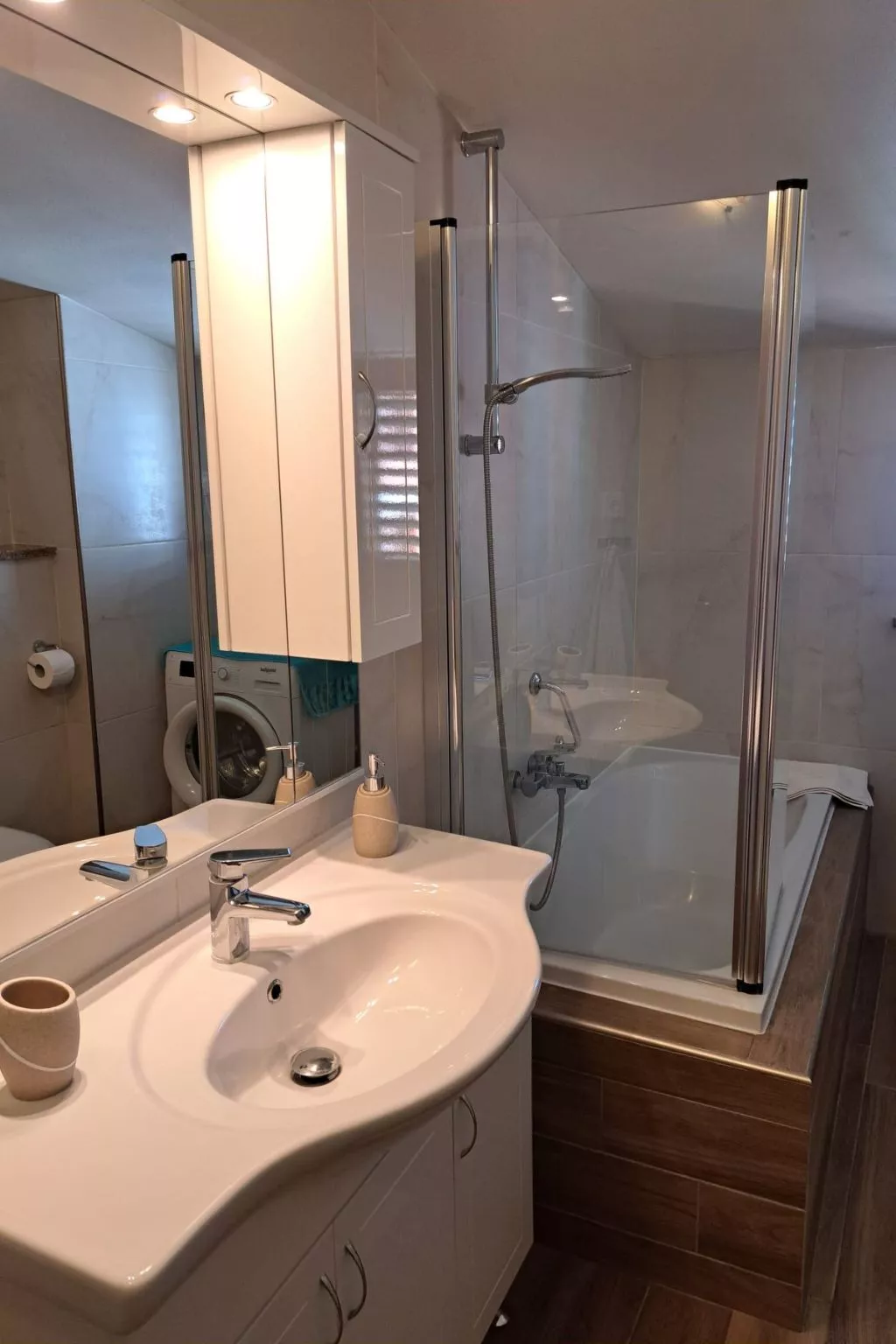 Apartment mit drei Schlafzimmern und Meerblick-Dedans