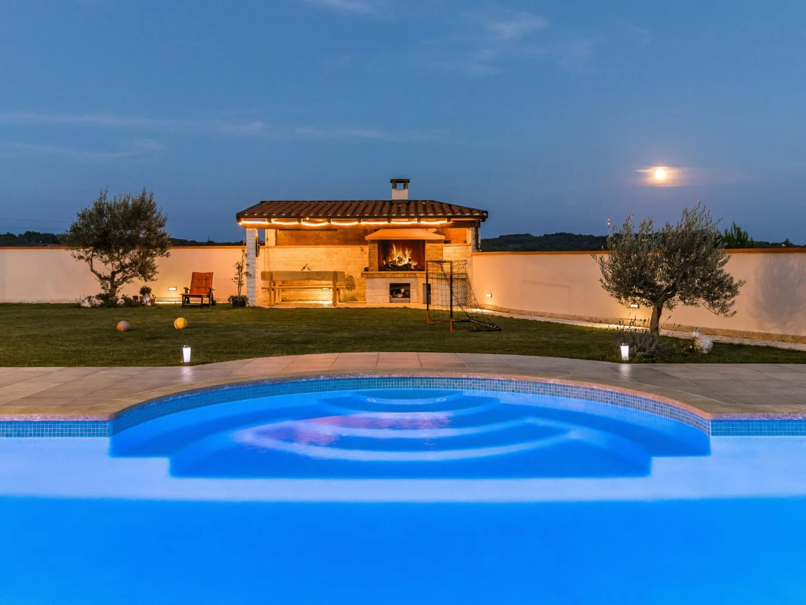 Nettes Ferienhaus in Pomer mit Privatem Pool-Dehors