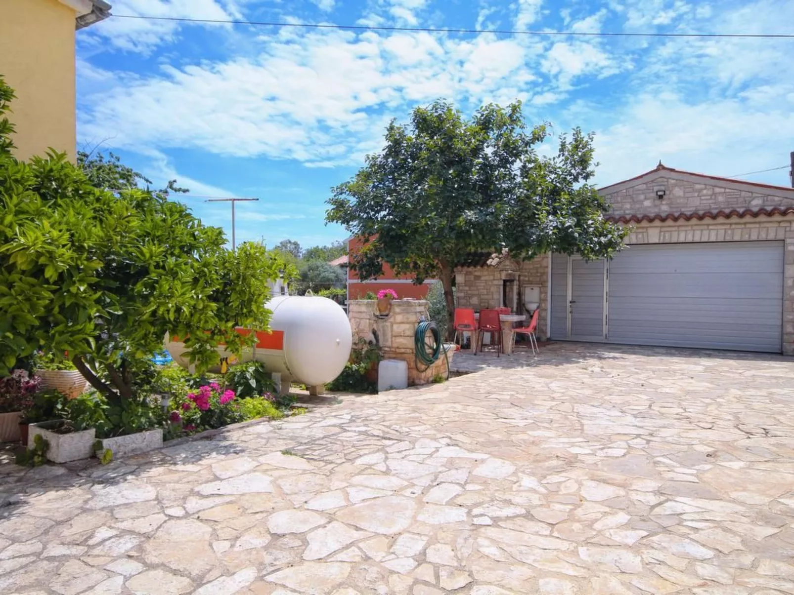 "Luis" mit Privatparkplatz - Dehors