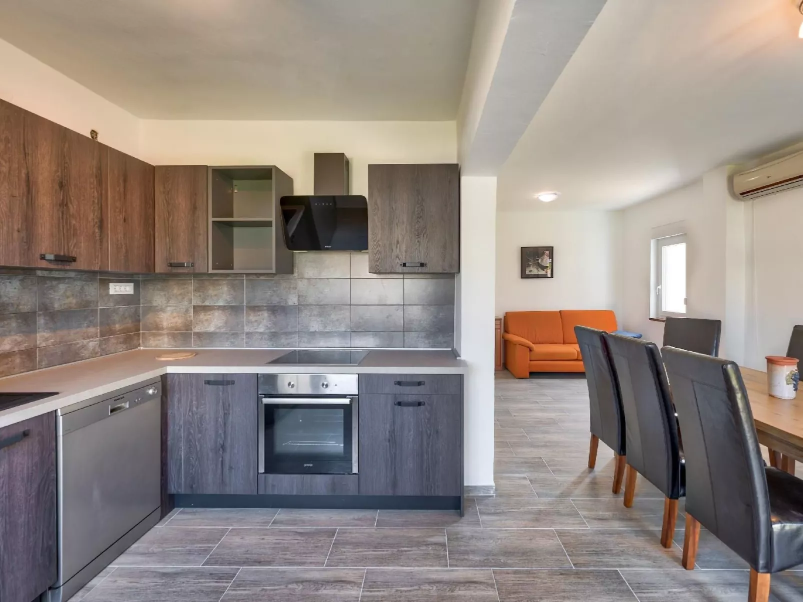 Villa mit Garten, Grill und Terrasse-Inside