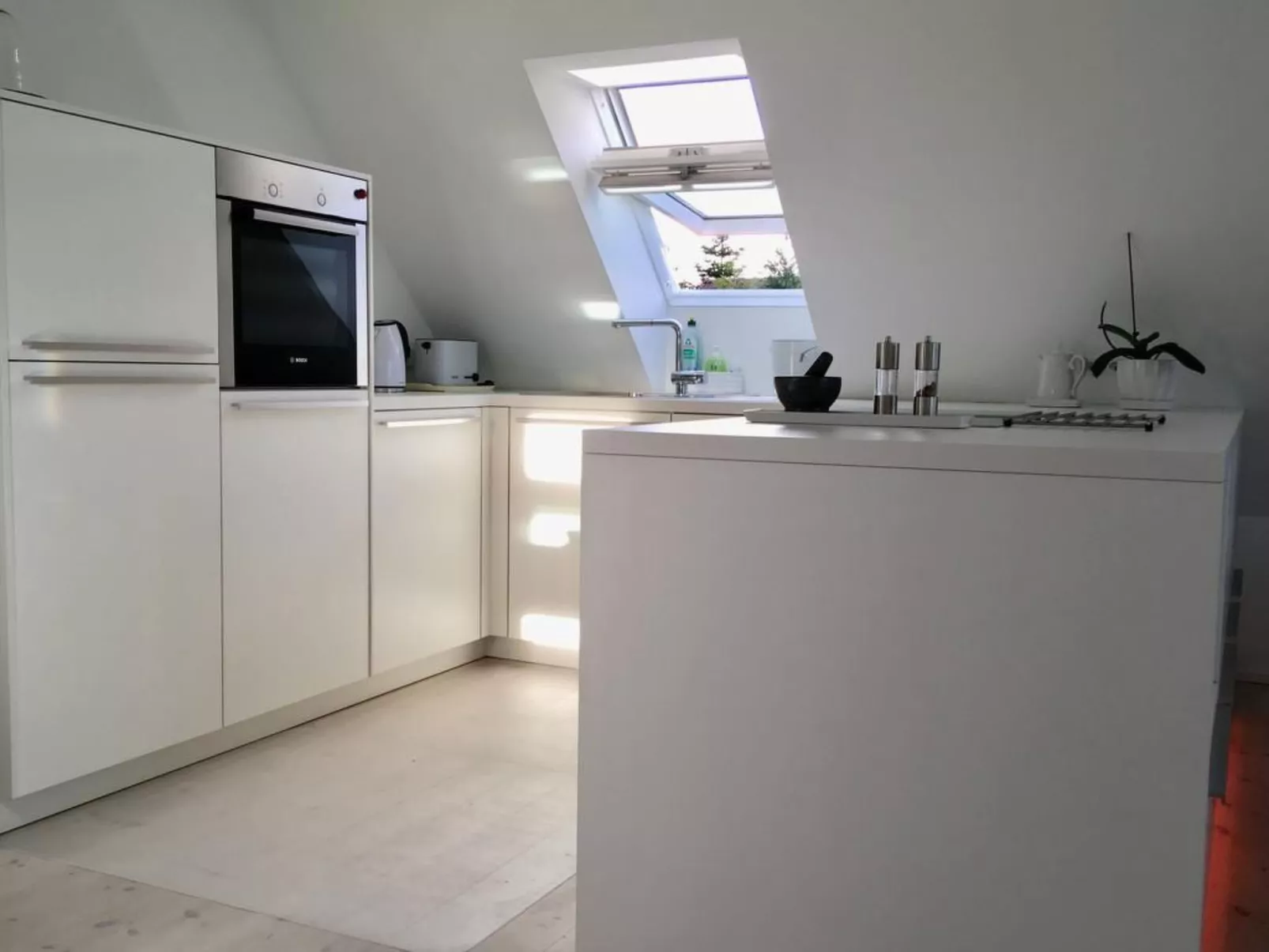 Helle Dachgeschosswohnung an der Flensburger Förde-Dedans