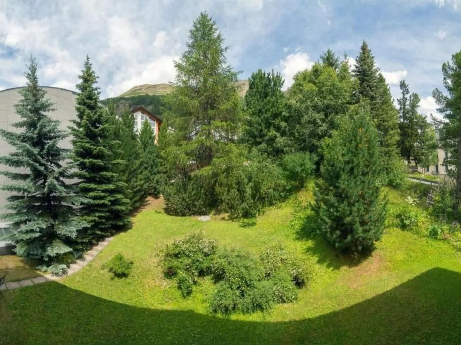 Chesa il purtretin - Draußen