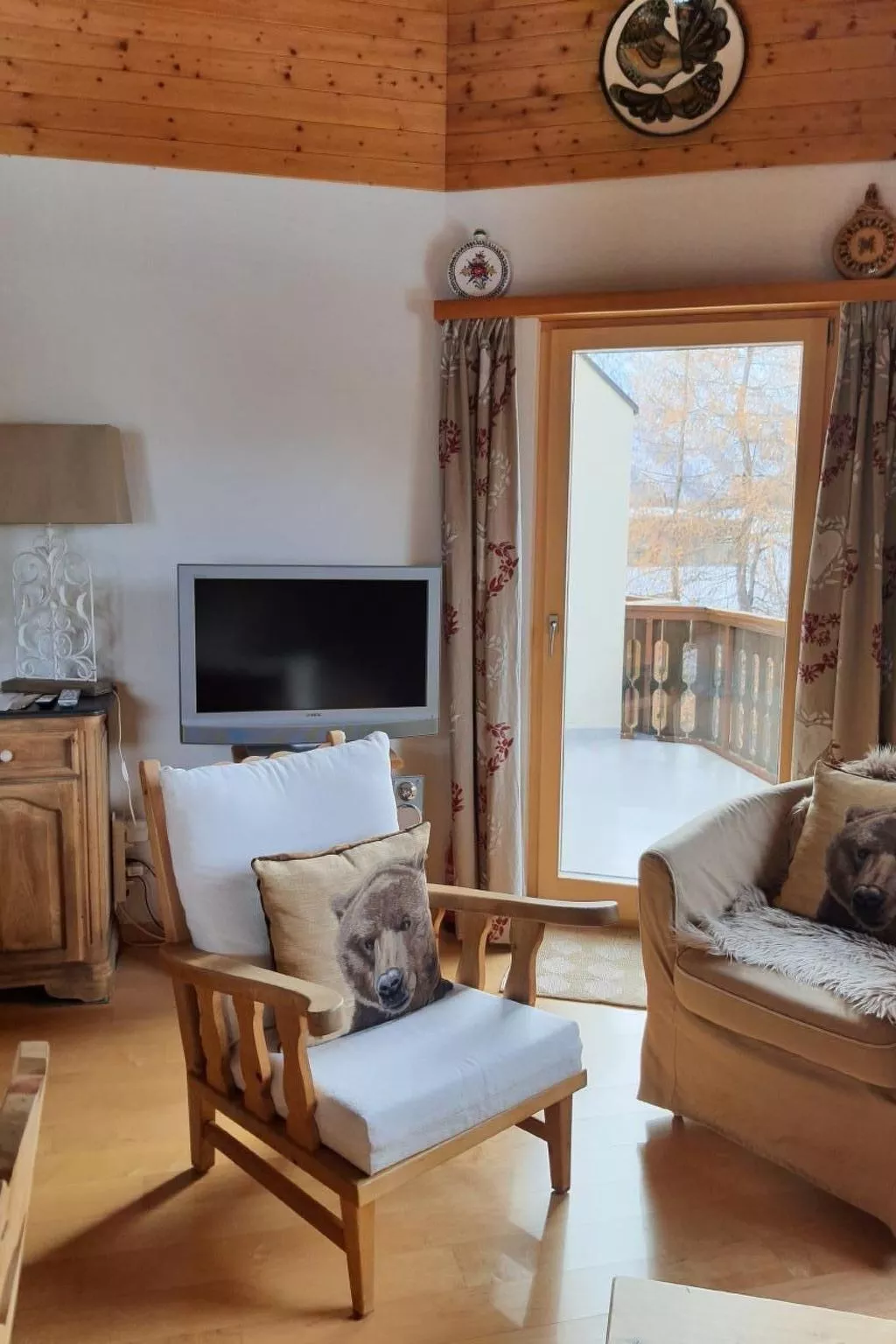 Chesa Azalee 10-Drinnen