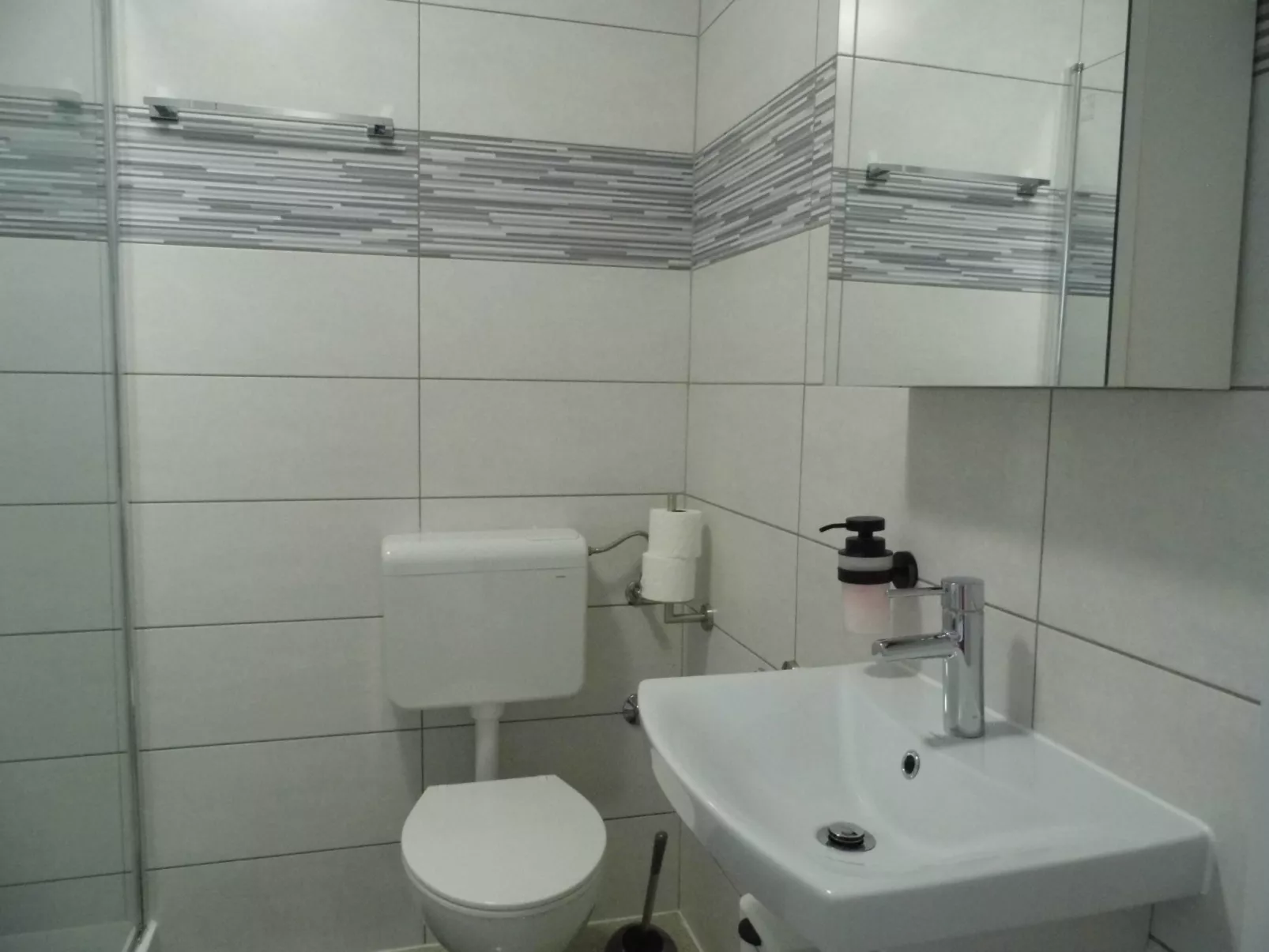 Ausgezeichnete neue und moderne Wohnung-Inside