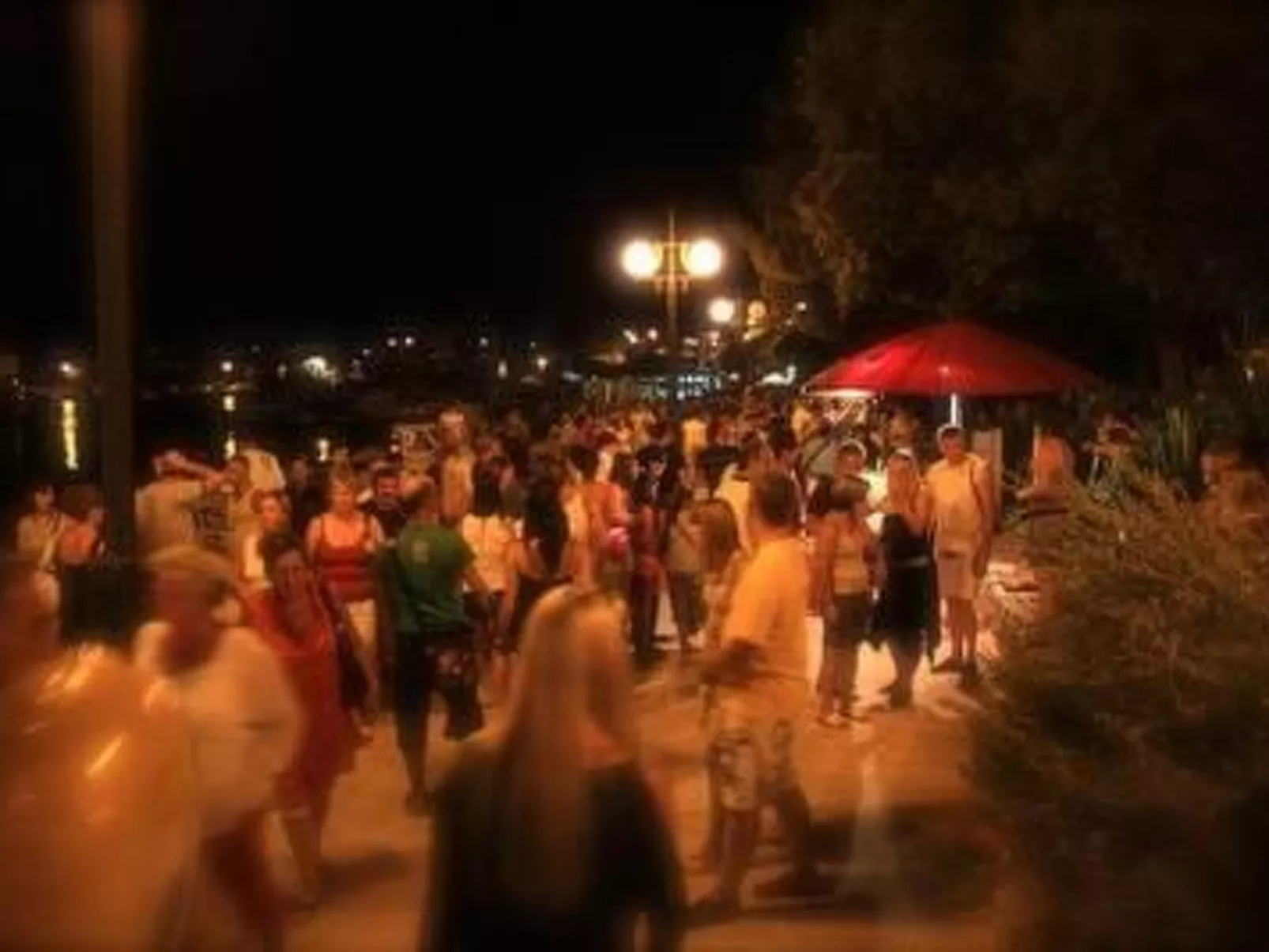 Mit Blick auf das Wasser-Outside