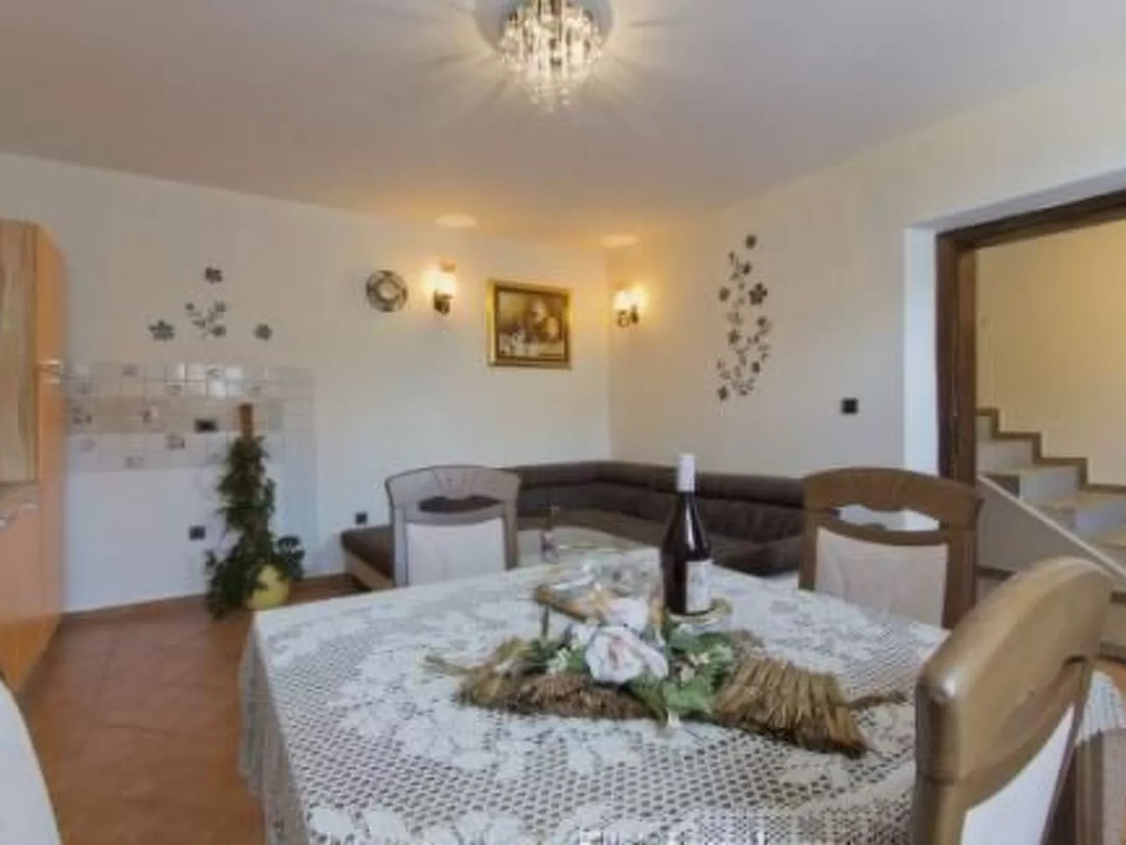 Geräumige Duplexwohnung mit Terrasse und Pool-Drinnen