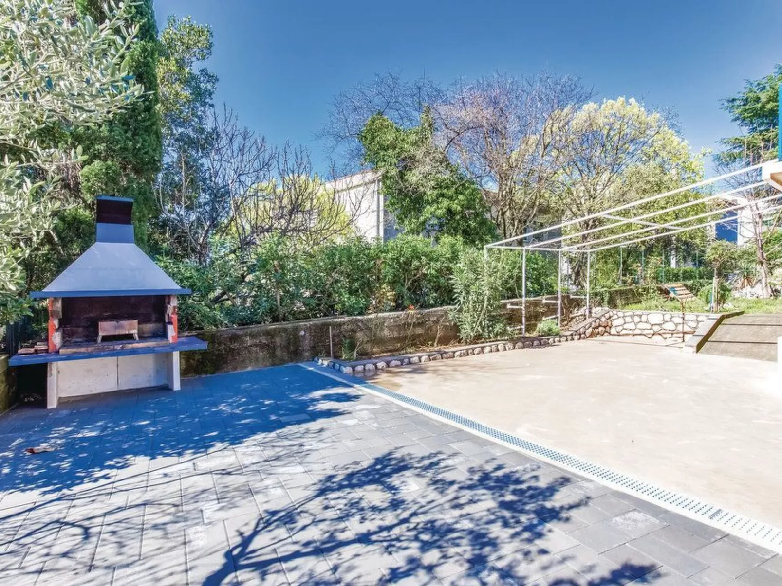 Wohnung in Crikvenica mit Grill und Terrasse-Draußen