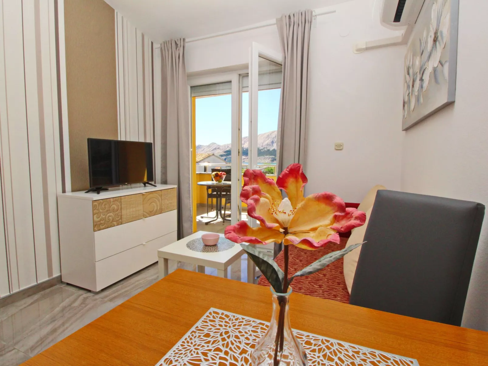 Modern eingerichtete Apartment für 2 Personen, Klimatisiert, freie Parkplatz un-Image-tags.info