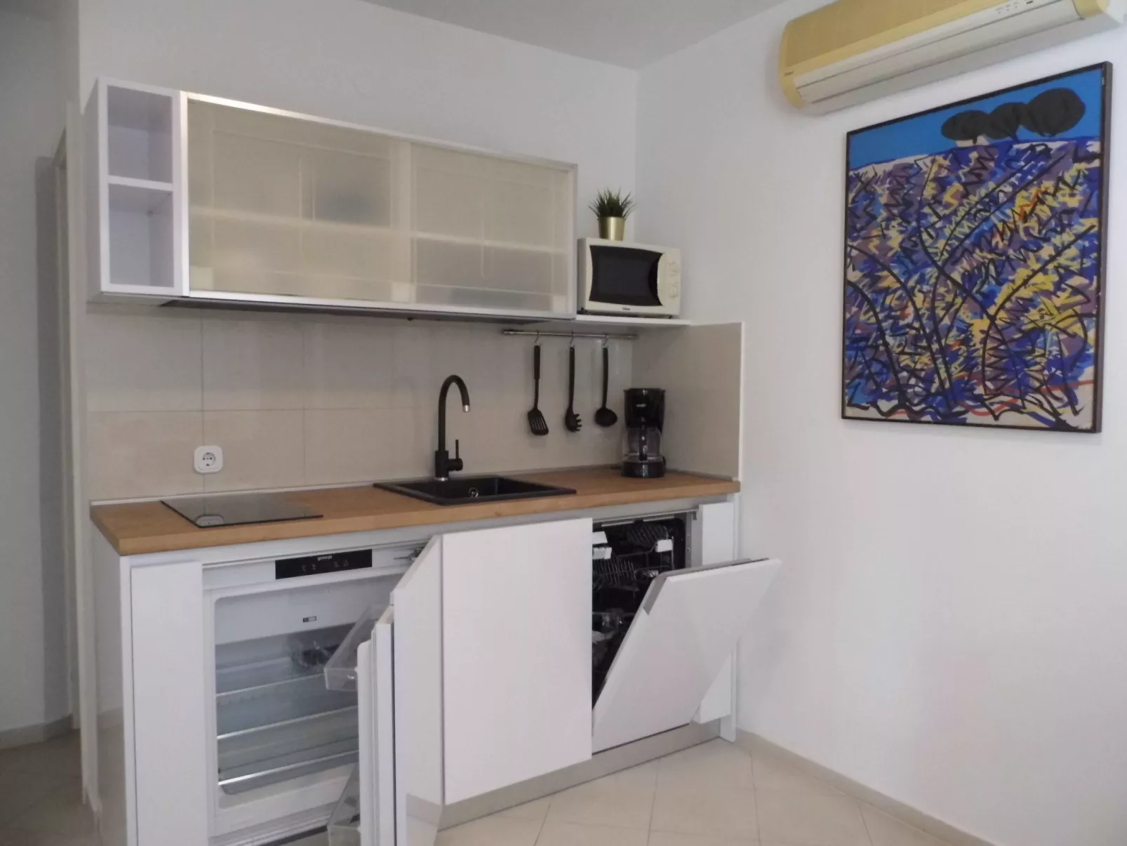 Gemütliche und moderne Wohnung in der Nähe von Meer und Zentrum-Inside