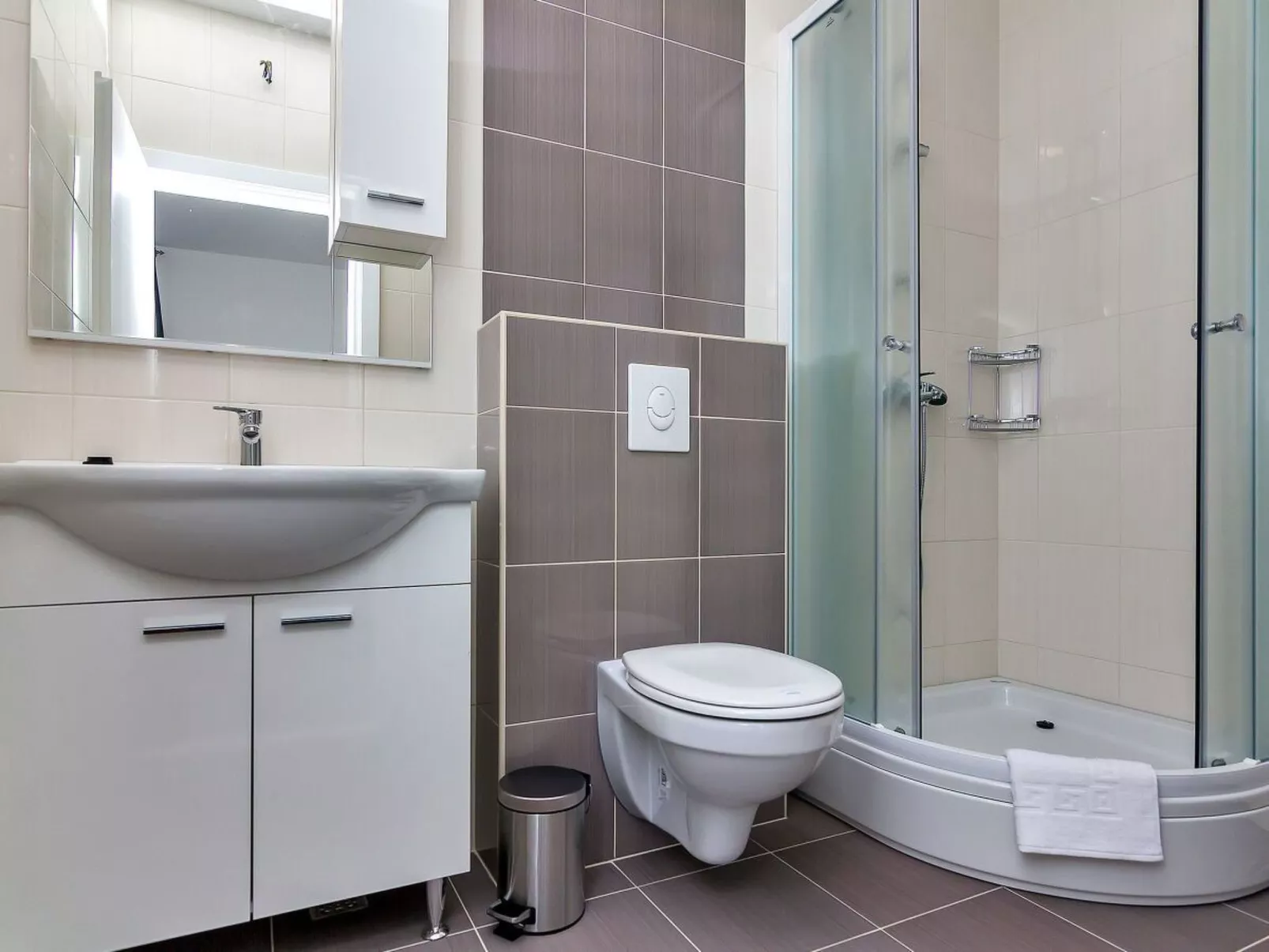 "Villa Maslina" mit Privatparkplatz-Drinnen