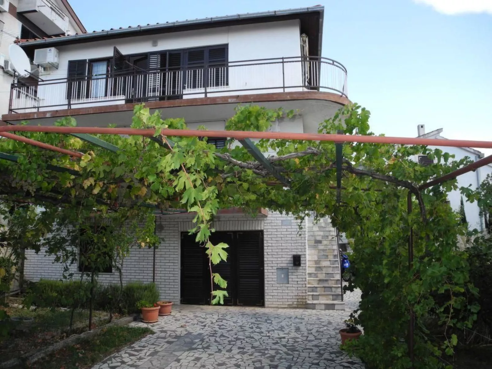 Appartement mit Balkon und Meerblick-Dehors