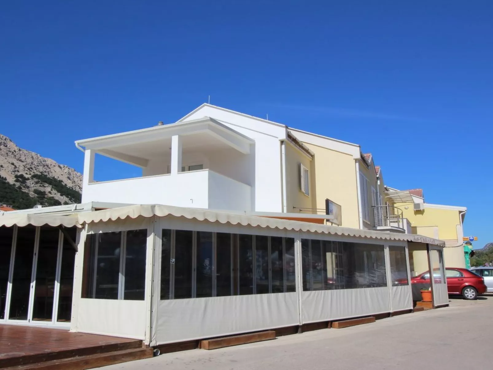 Pintar A4+2 Zarok-Outside