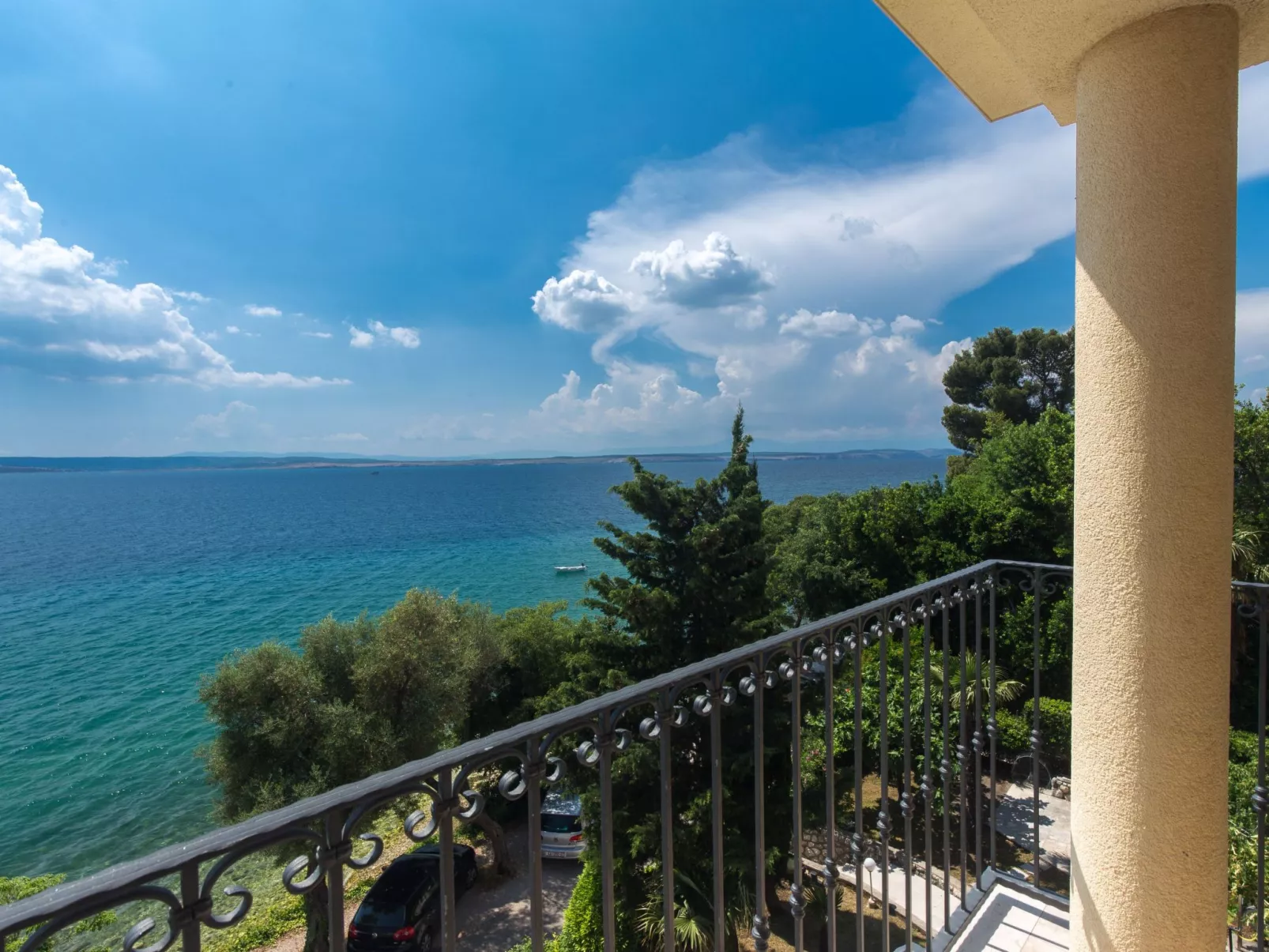 Für vier Personen mit Balkon-Dehors